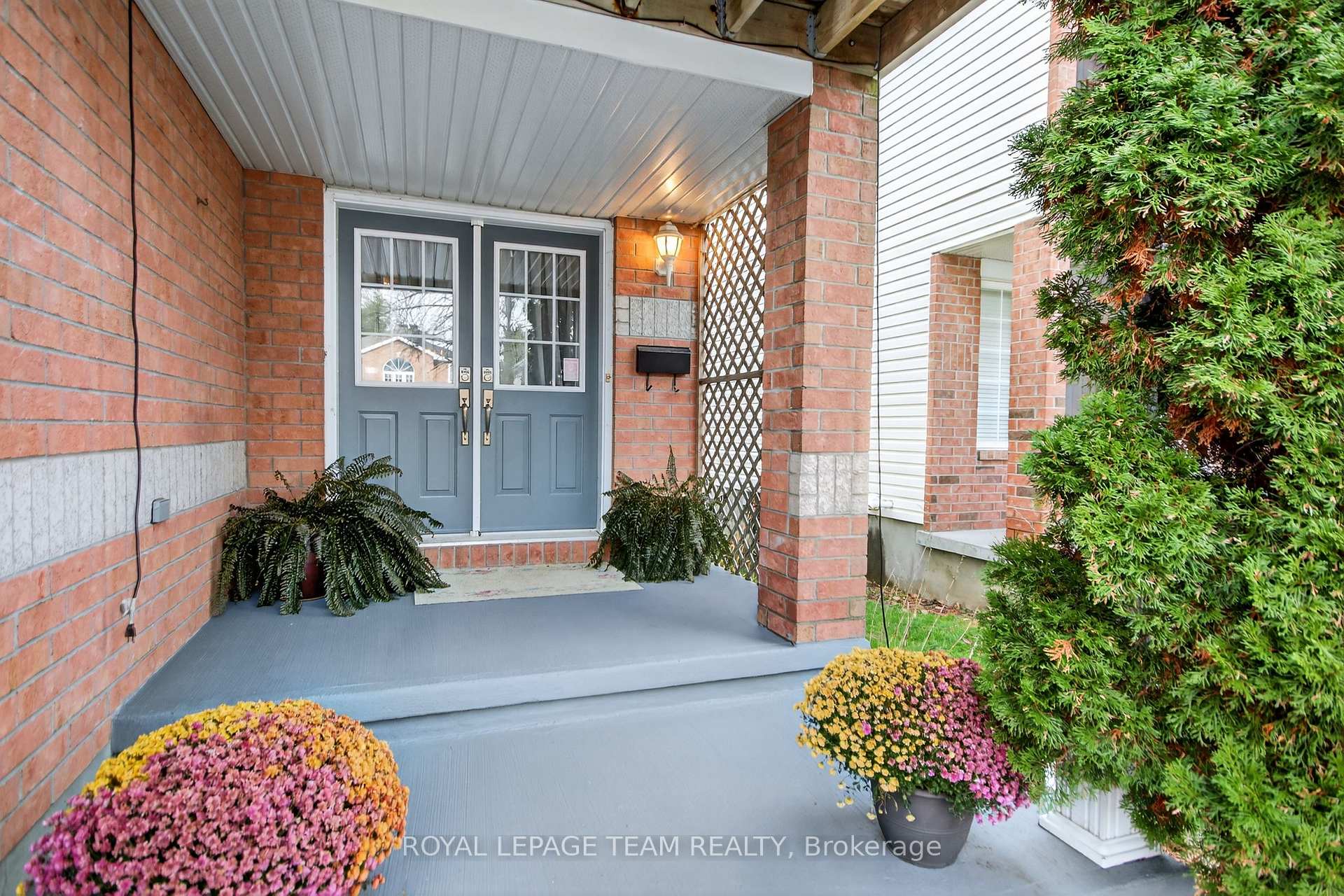 Photo 3 of 7 Newcastle Avenue, Ottawa, Kanata - Morgan's Grant/South March — HOMEH