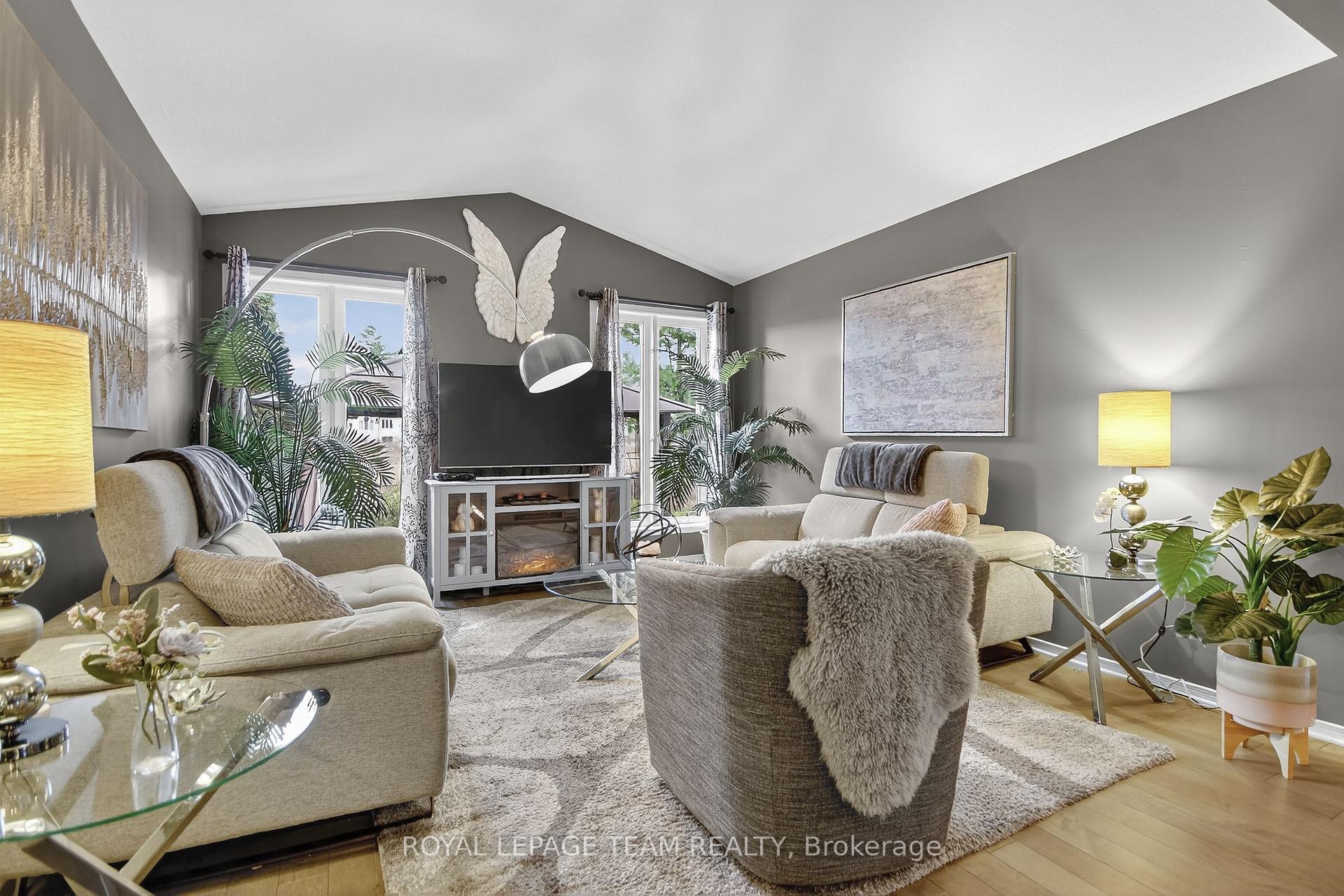 Photo 8 of 7 Newcastle Avenue, Ottawa, Kanata - Morgan's Grant/South March — HOMEH