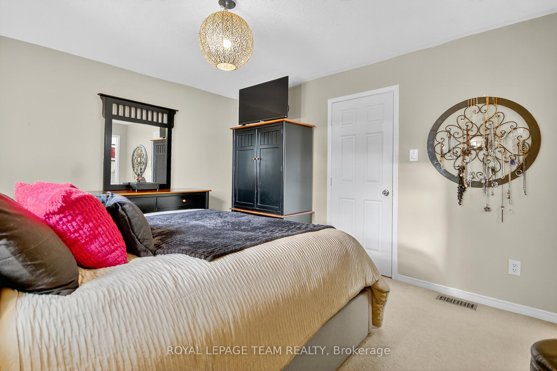 Photo 23 of 7 Newcastle Avenue, Ottawa, Kanata - Morgan's Grant/South March — HOMEH