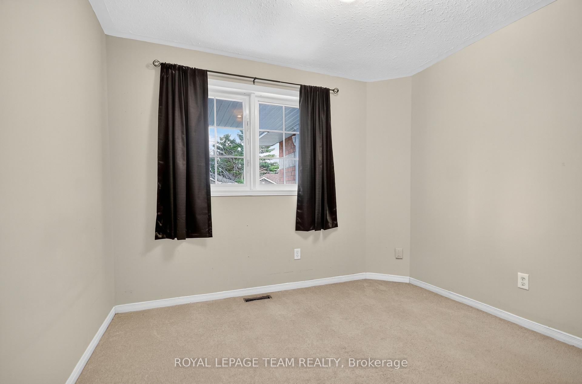 Photo 32 of 7 Newcastle Avenue, Ottawa, Kanata - Morgan's Grant/South March — HOMEH