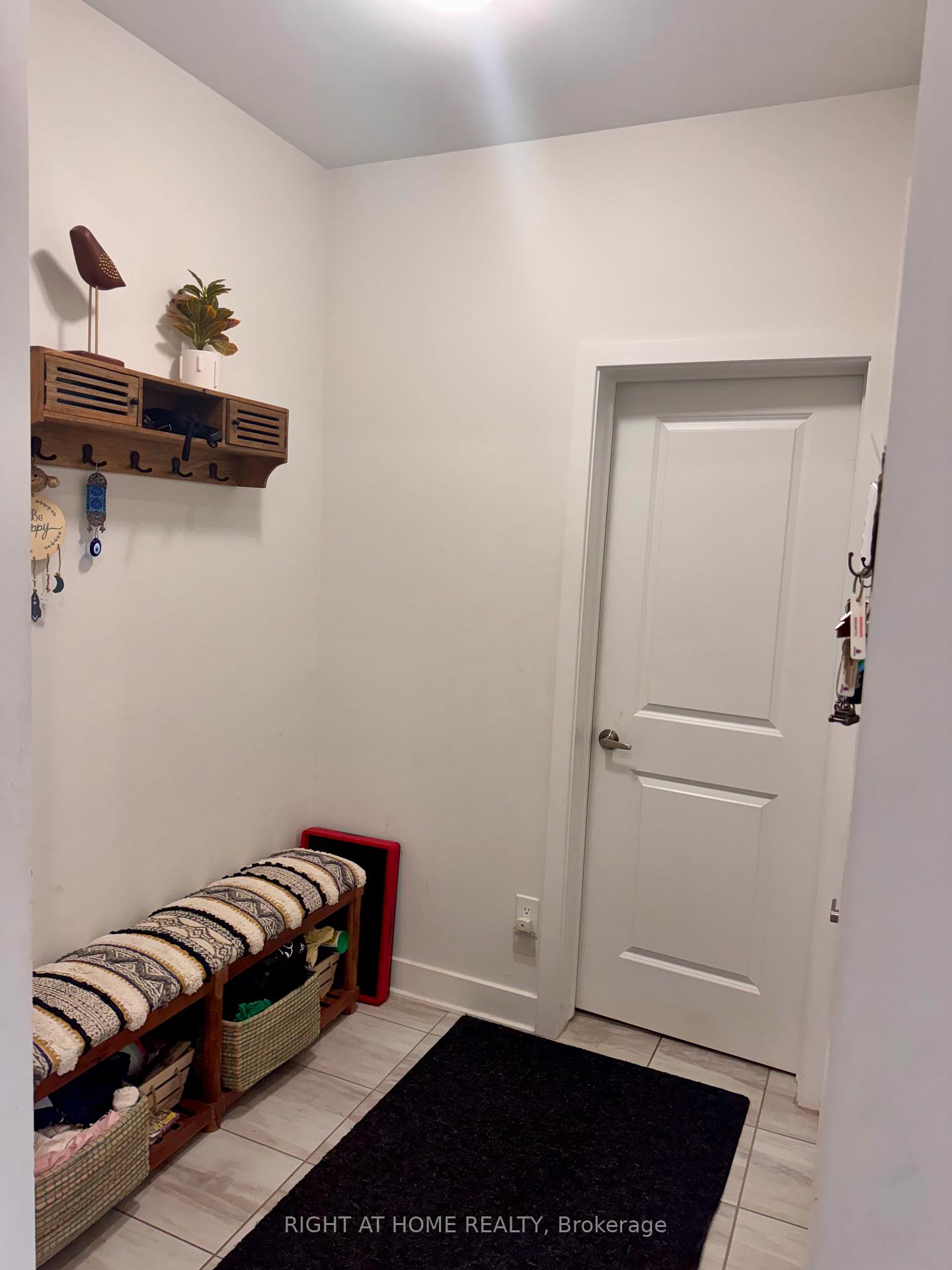 Photo 4 of 23 Plank Street, Ottawa, Kanata - Emerald Meadows/Trailwest — HOMEH