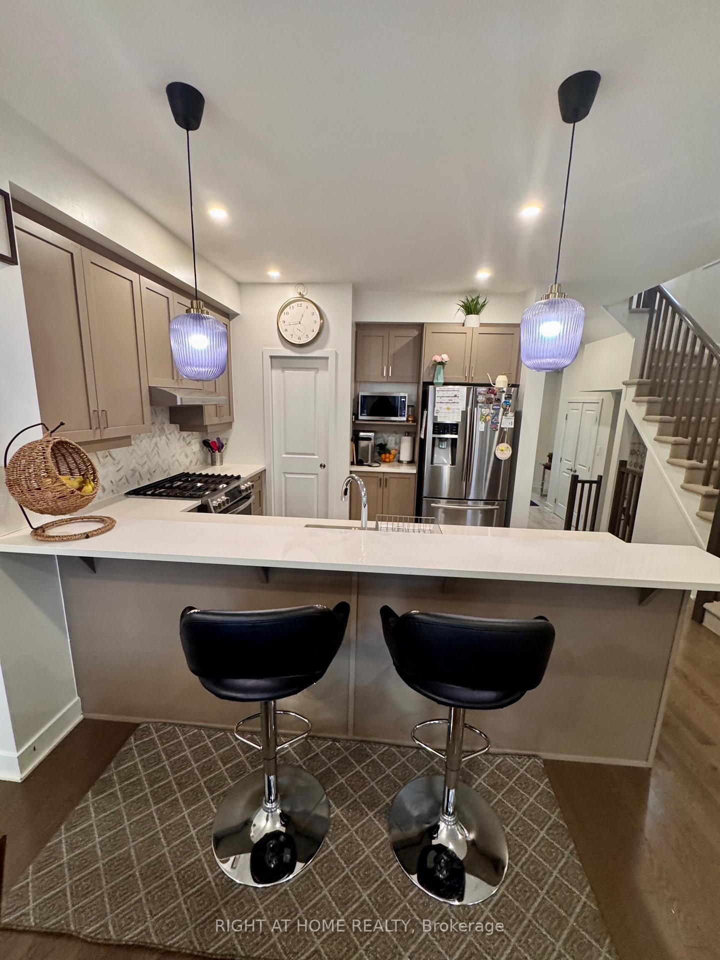 Photo 7 of 23 Plank Street, Ottawa, Kanata - Emerald Meadows/Trailwest — HOMEH