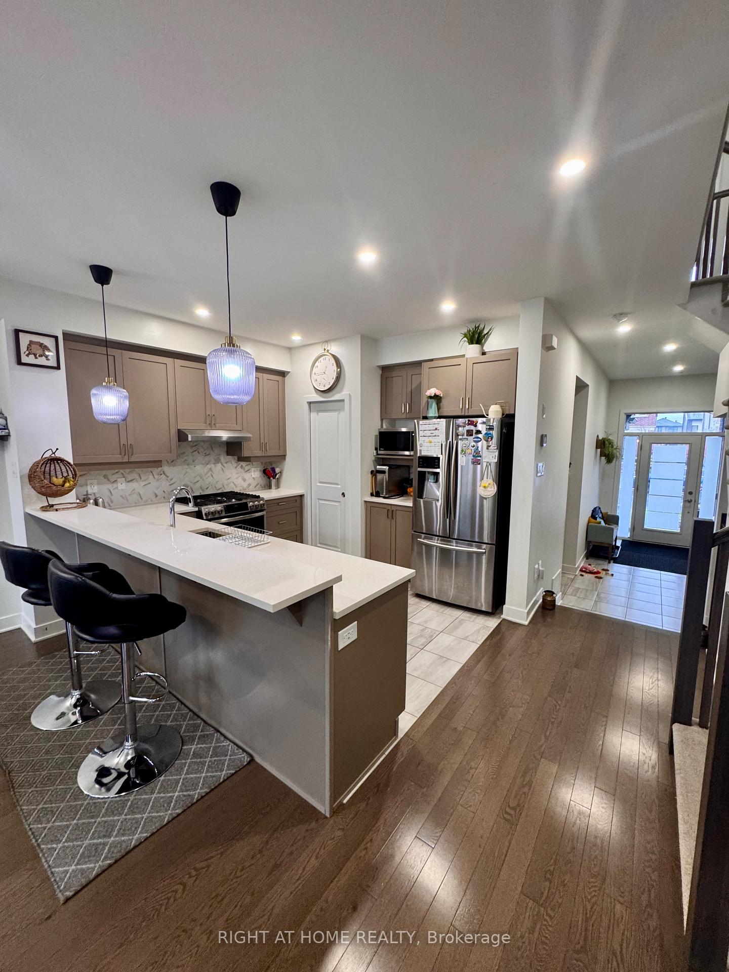Photo 9 of 23 Plank Street, Ottawa, Kanata - Emerald Meadows/Trailwest — HOMEH