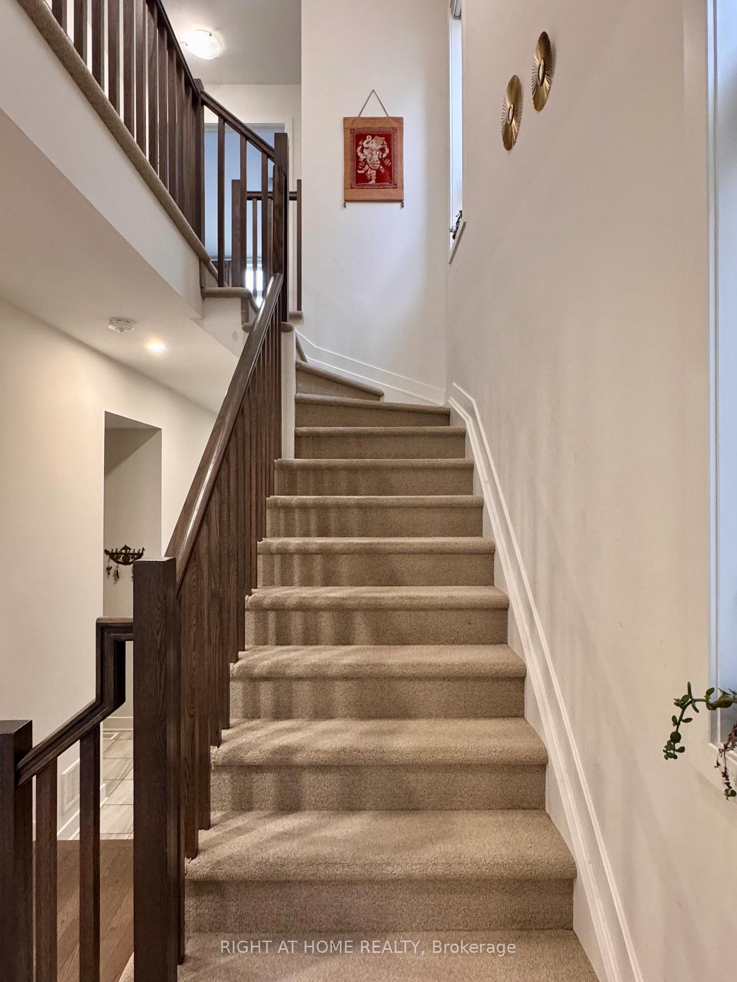 Photo 13 of 23 Plank Street, Ottawa, Kanata - Emerald Meadows/Trailwest — HOMEH