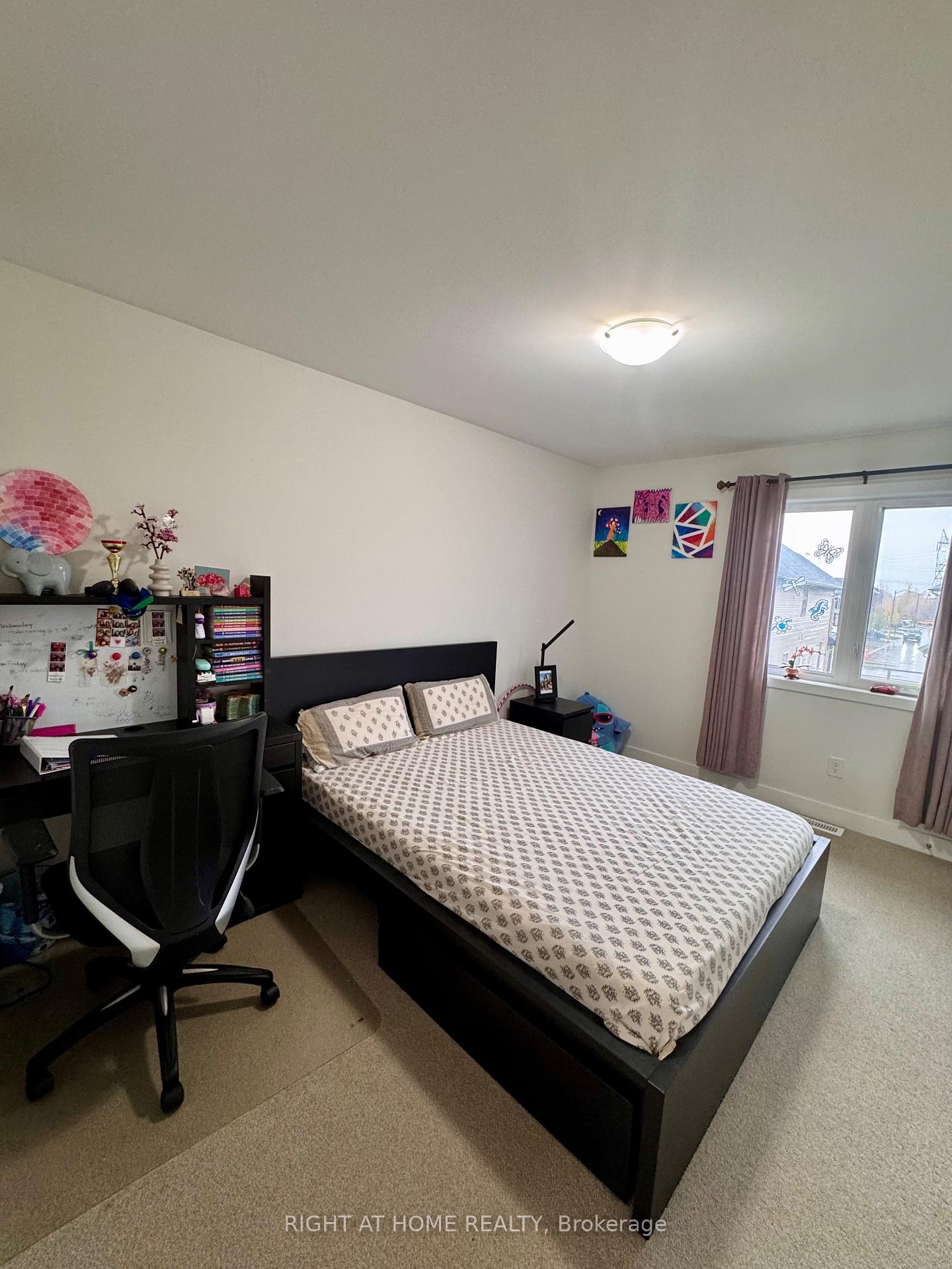 Photo 14 of 23 Plank Street, Ottawa, Kanata - Emerald Meadows/Trailwest — HOMEH