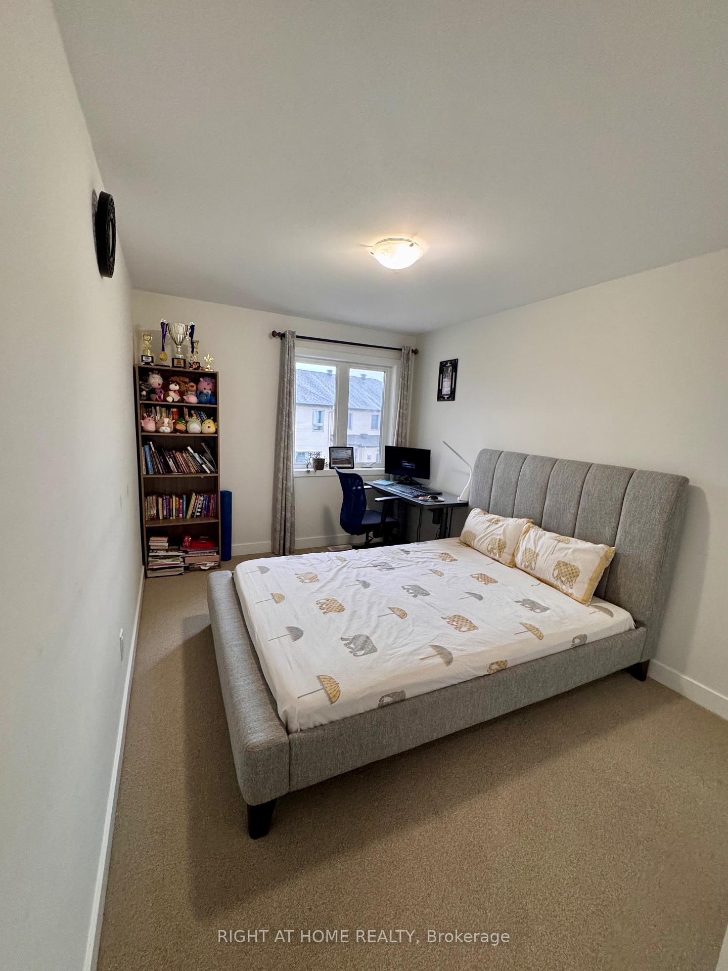 Photo 15 of 23 Plank Street, Ottawa, Kanata - Emerald Meadows/Trailwest — HOMEH