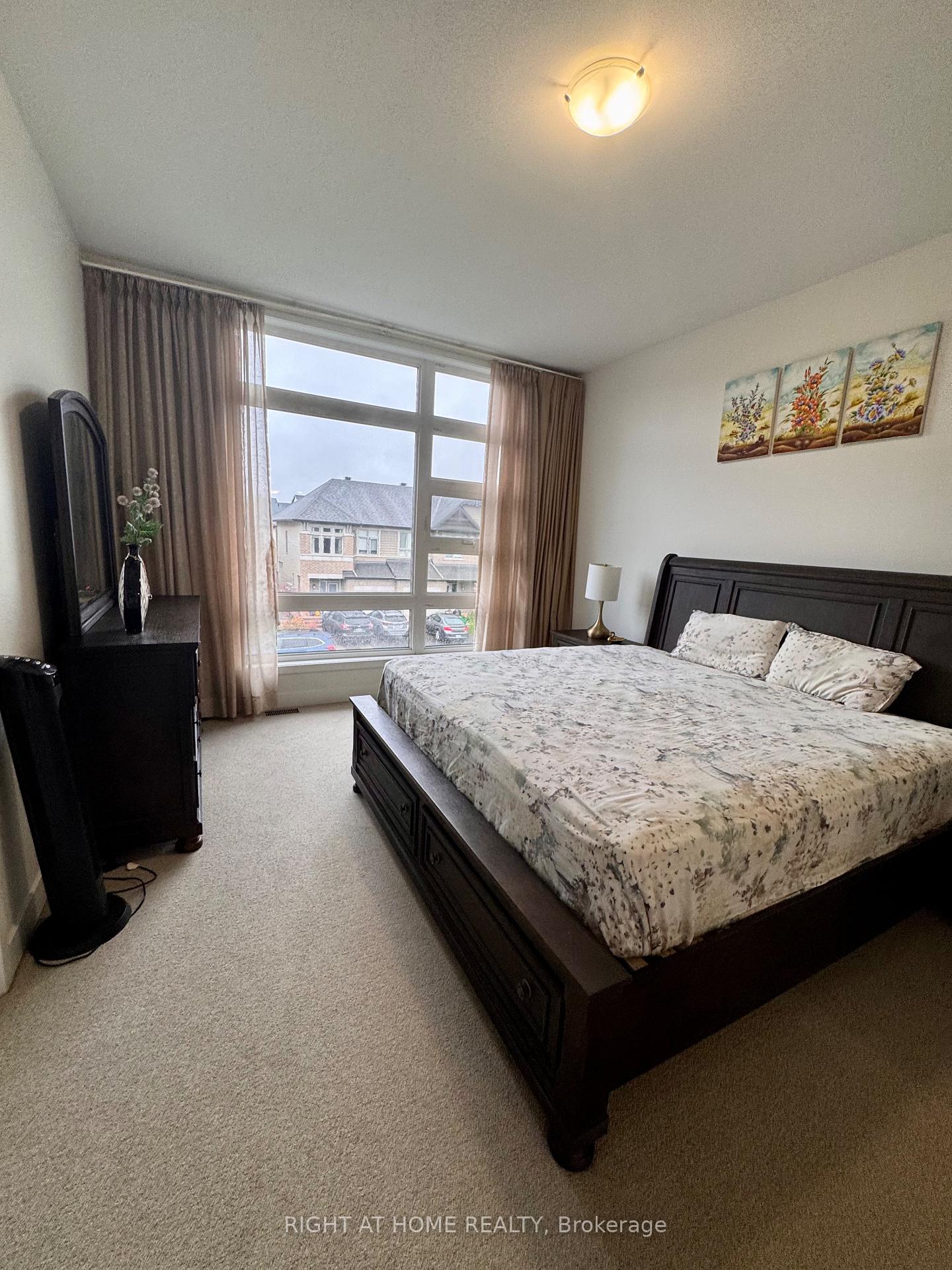 Photo 18 of 23 Plank Street, Ottawa, Kanata - Emerald Meadows/Trailwest — HOMEH