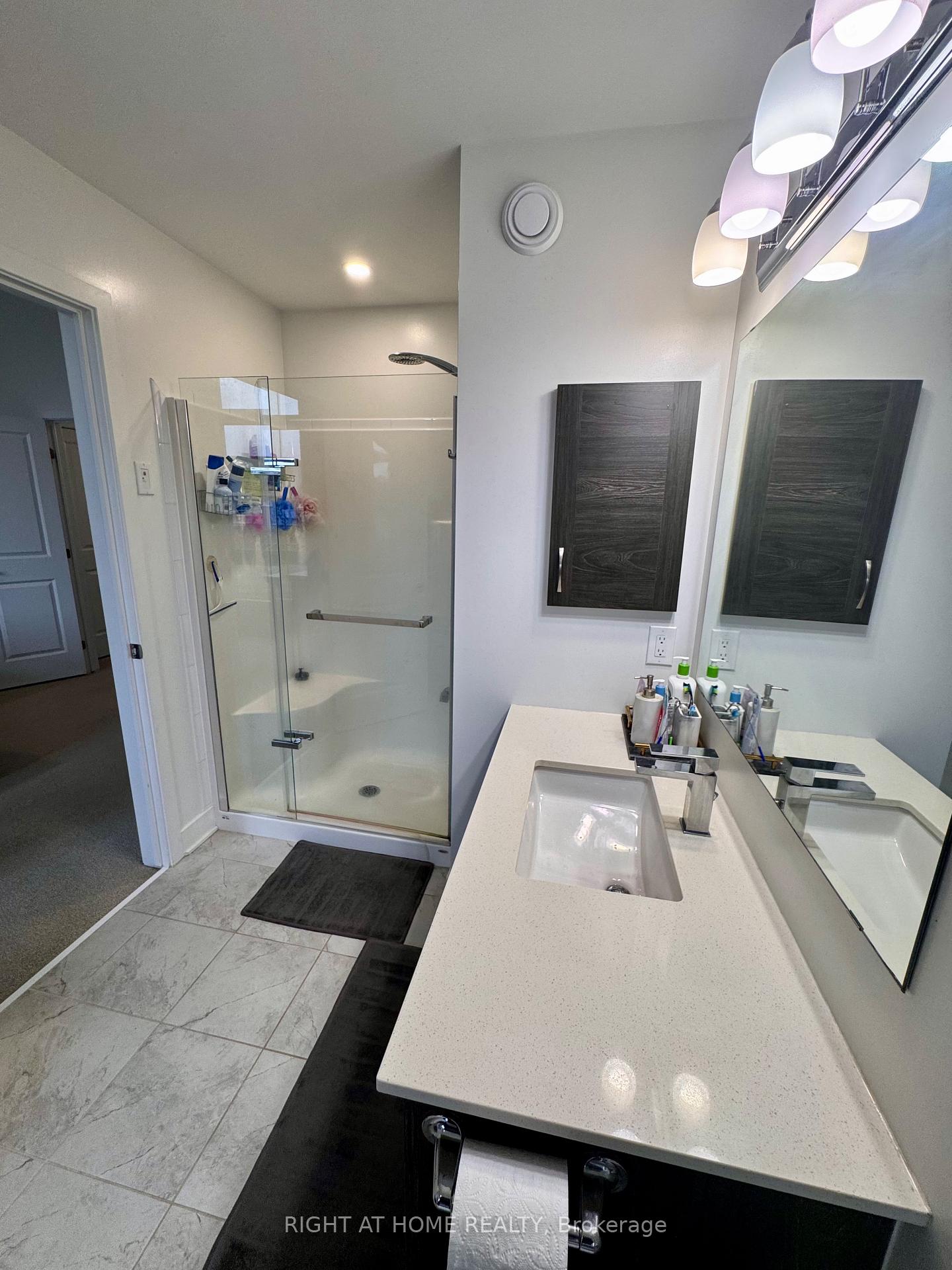 Photo 19 of 23 Plank Street, Ottawa, Kanata - Emerald Meadows/Trailwest — HOMEH