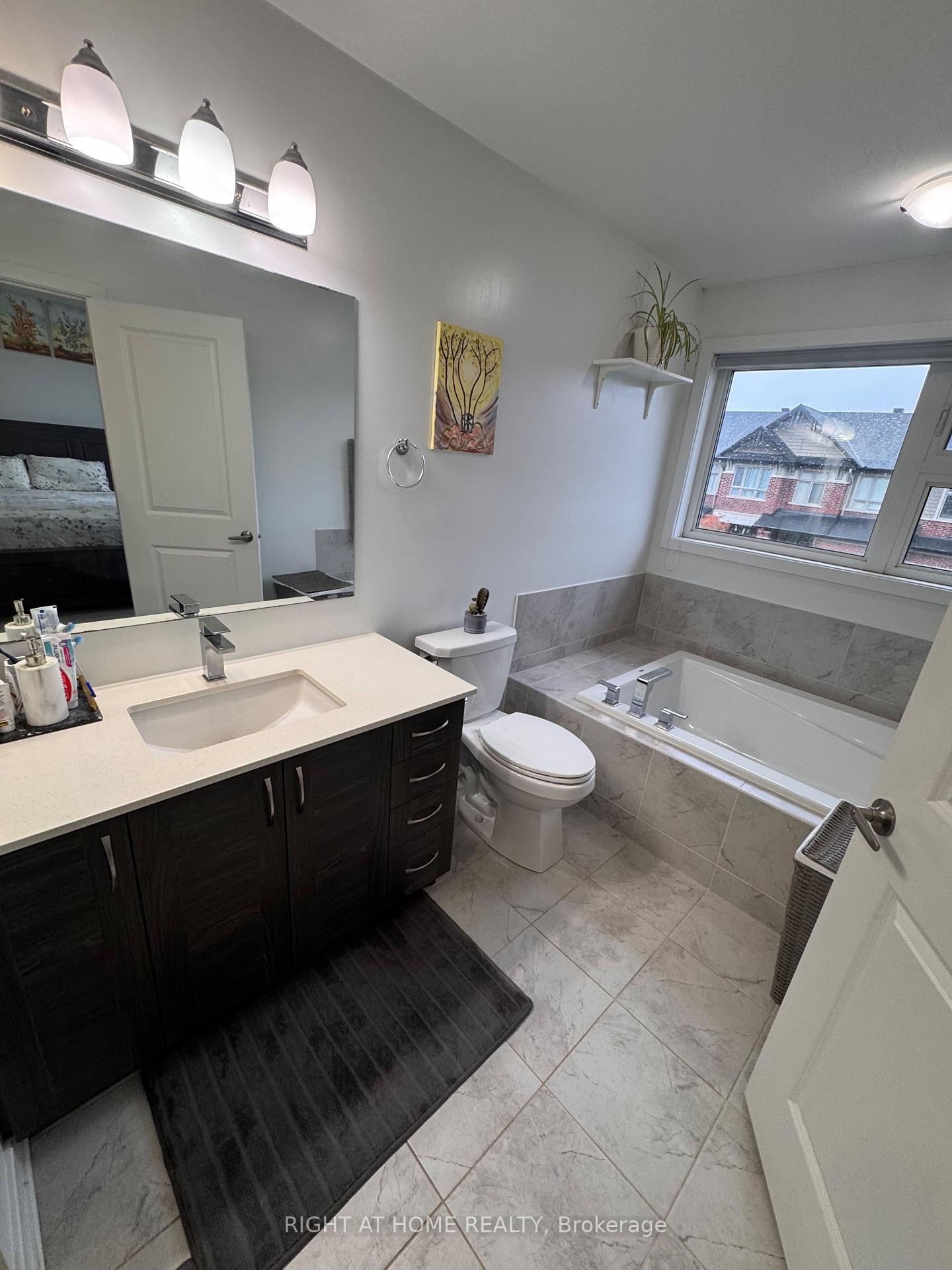 Photo 20 of 23 Plank Street, Ottawa, Kanata - Emerald Meadows/Trailwest — HOMEH
