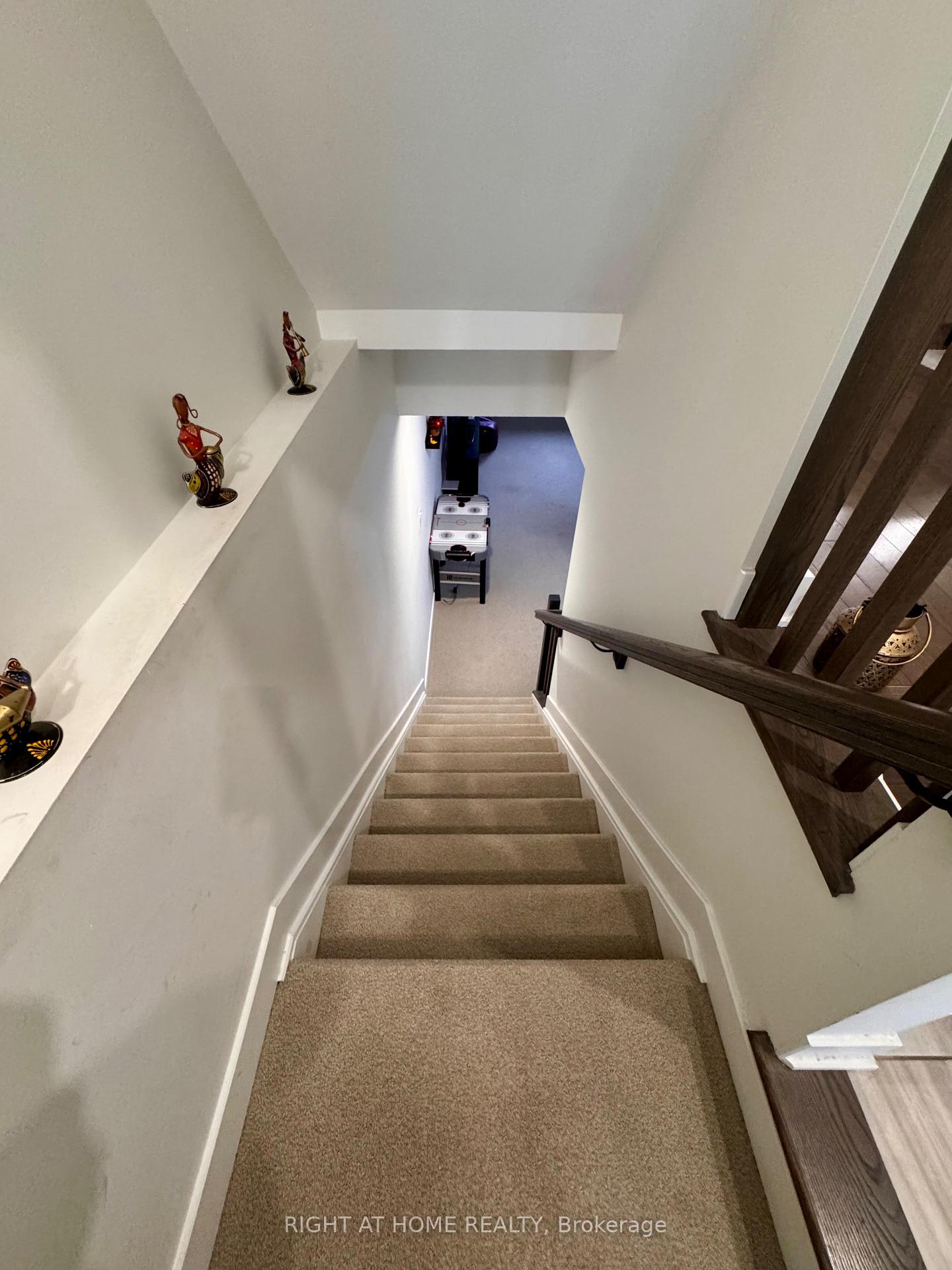 Photo 22 of 23 Plank Street, Ottawa, Kanata - Emerald Meadows/Trailwest — HOMEH