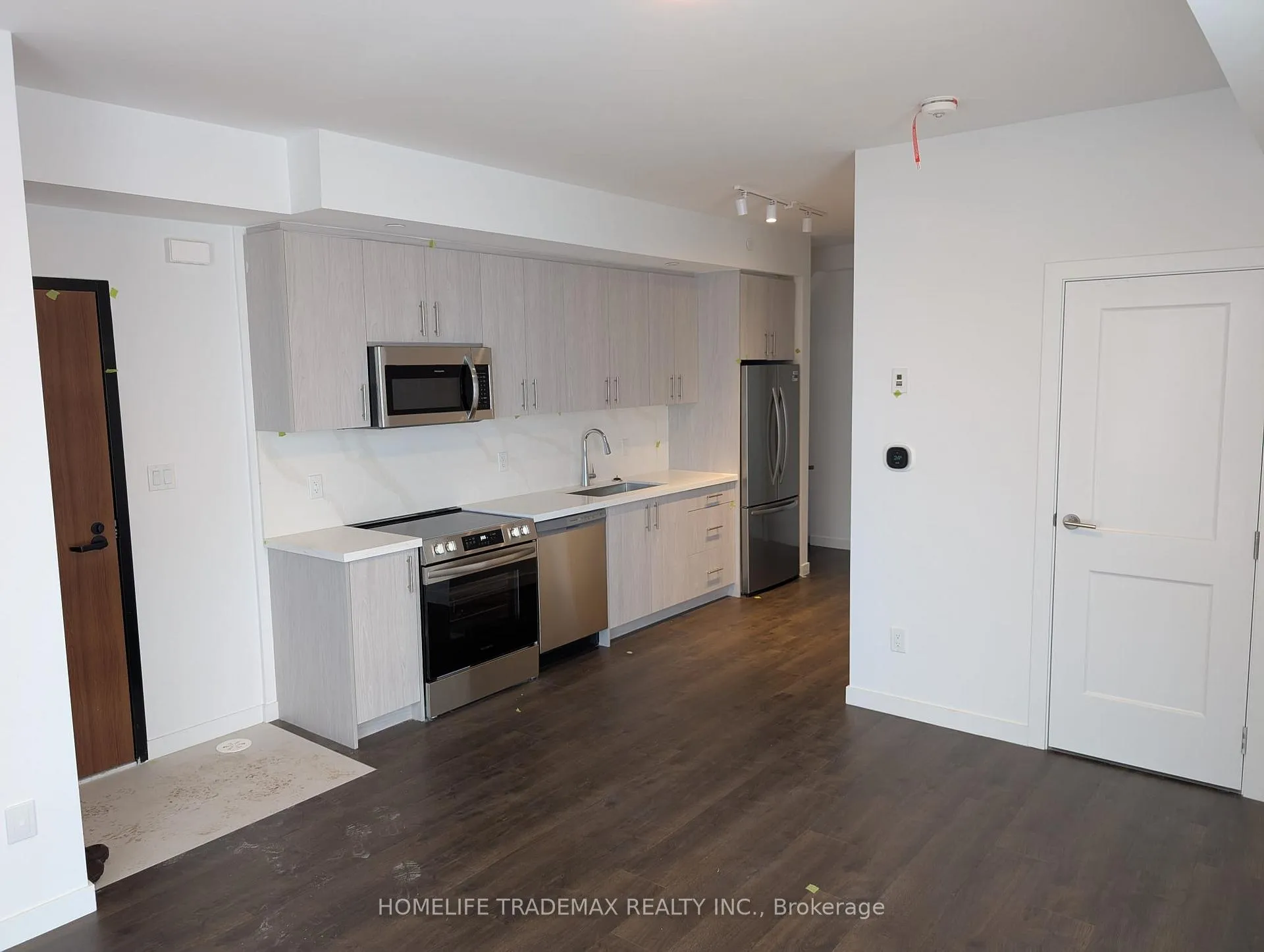 Photo 2 of Unit 11, 30 Markdale Lane, Markham, Middlefield — HOMEH