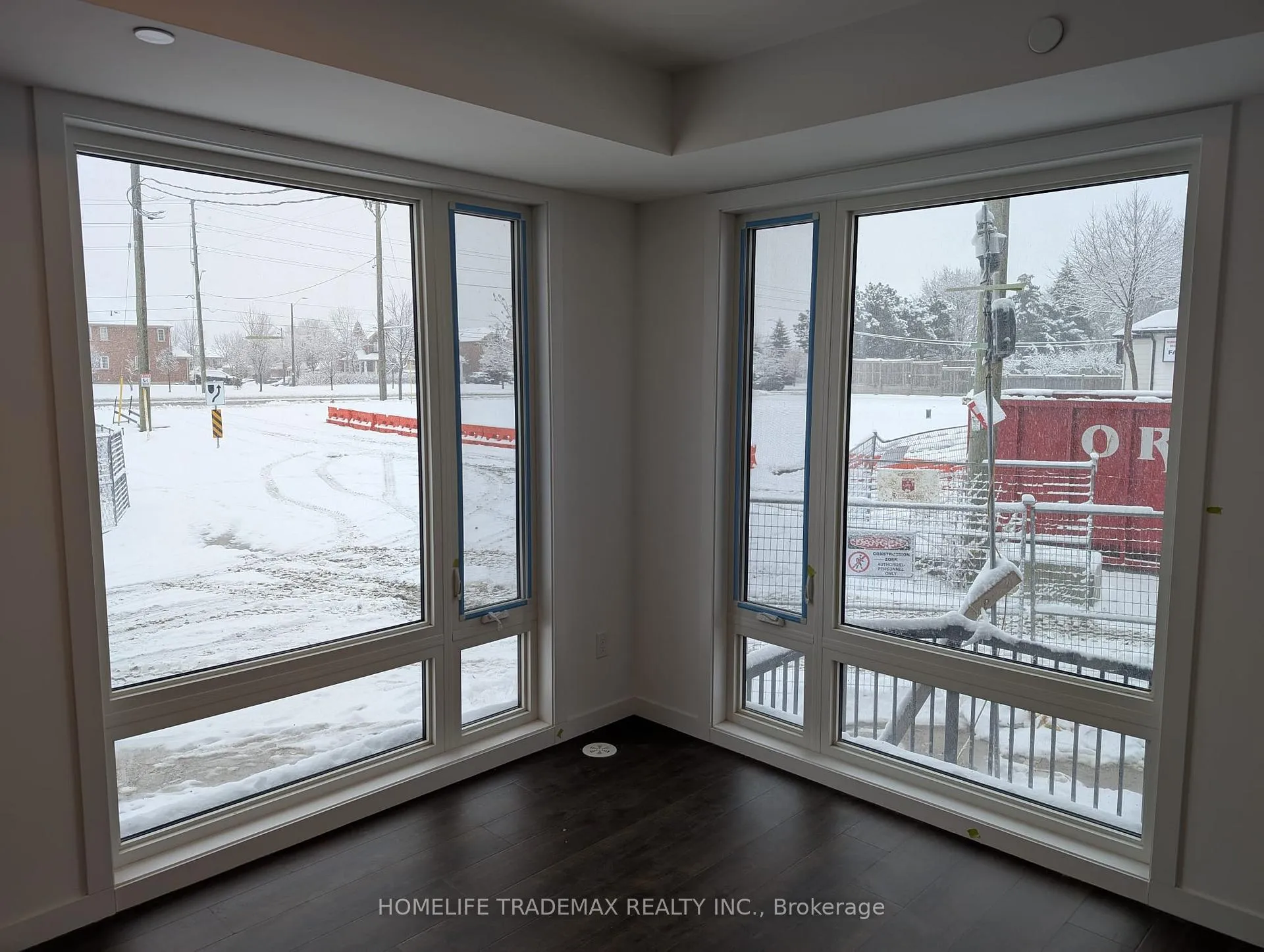 Photo 3 of Unit 11, 30 Markdale Lane, Markham, Middlefield — HOMEH