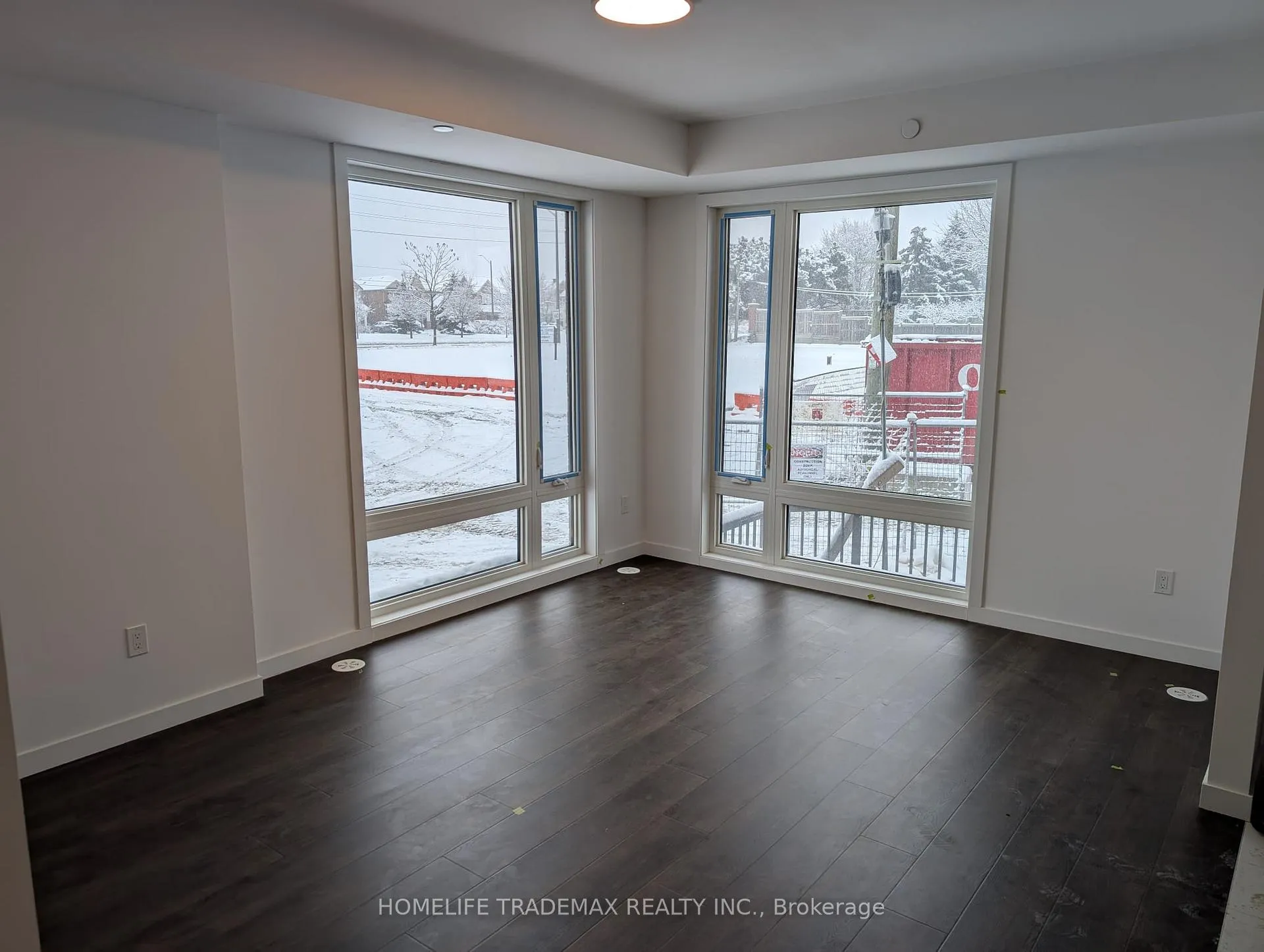 Photo 4 of Unit 11, 30 Markdale Lane, Markham, Middlefield — HOMEH