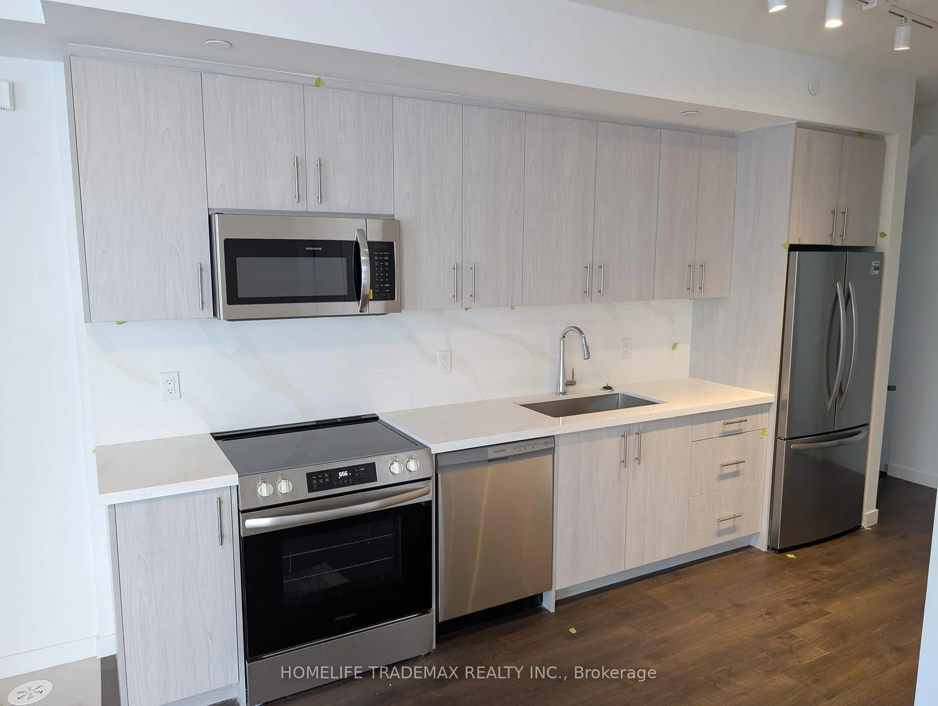 Photo 6 of Unit 11, 30 Markdale Lane, Markham, Middlefield — HOMEH