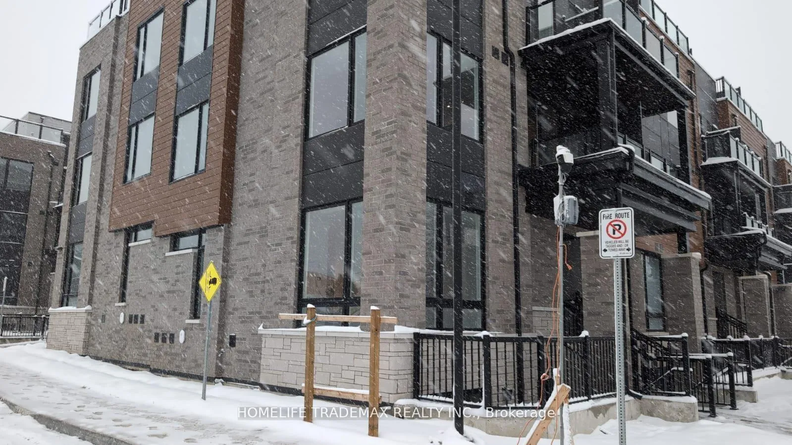 Photo 1 of Unit 11, 30 Markdale Lane, Markham, Middlefield — HOMEH