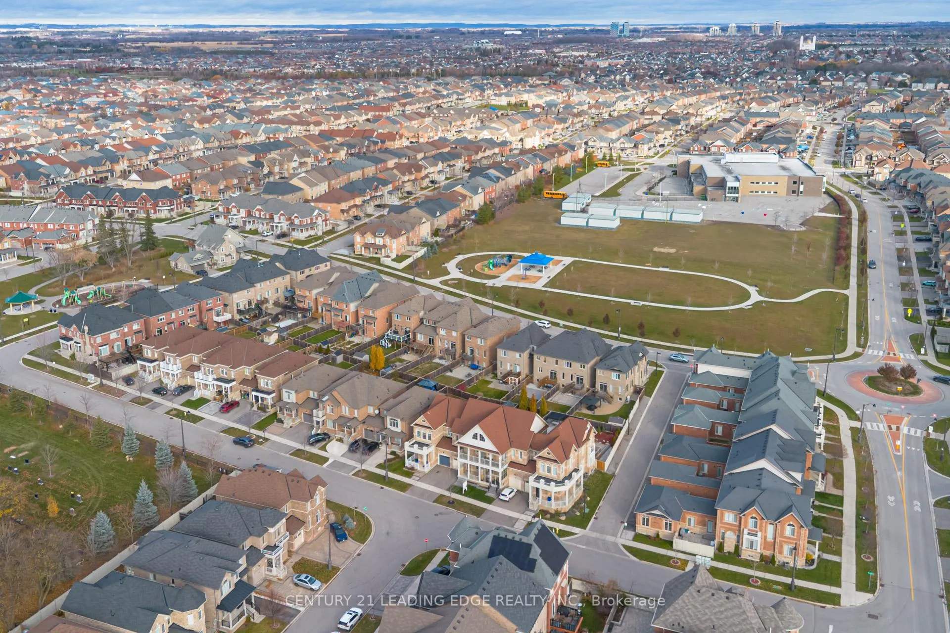 Photo 3 of 9 Aksel Rinck Drive, Markham, Berczy — HOMEH