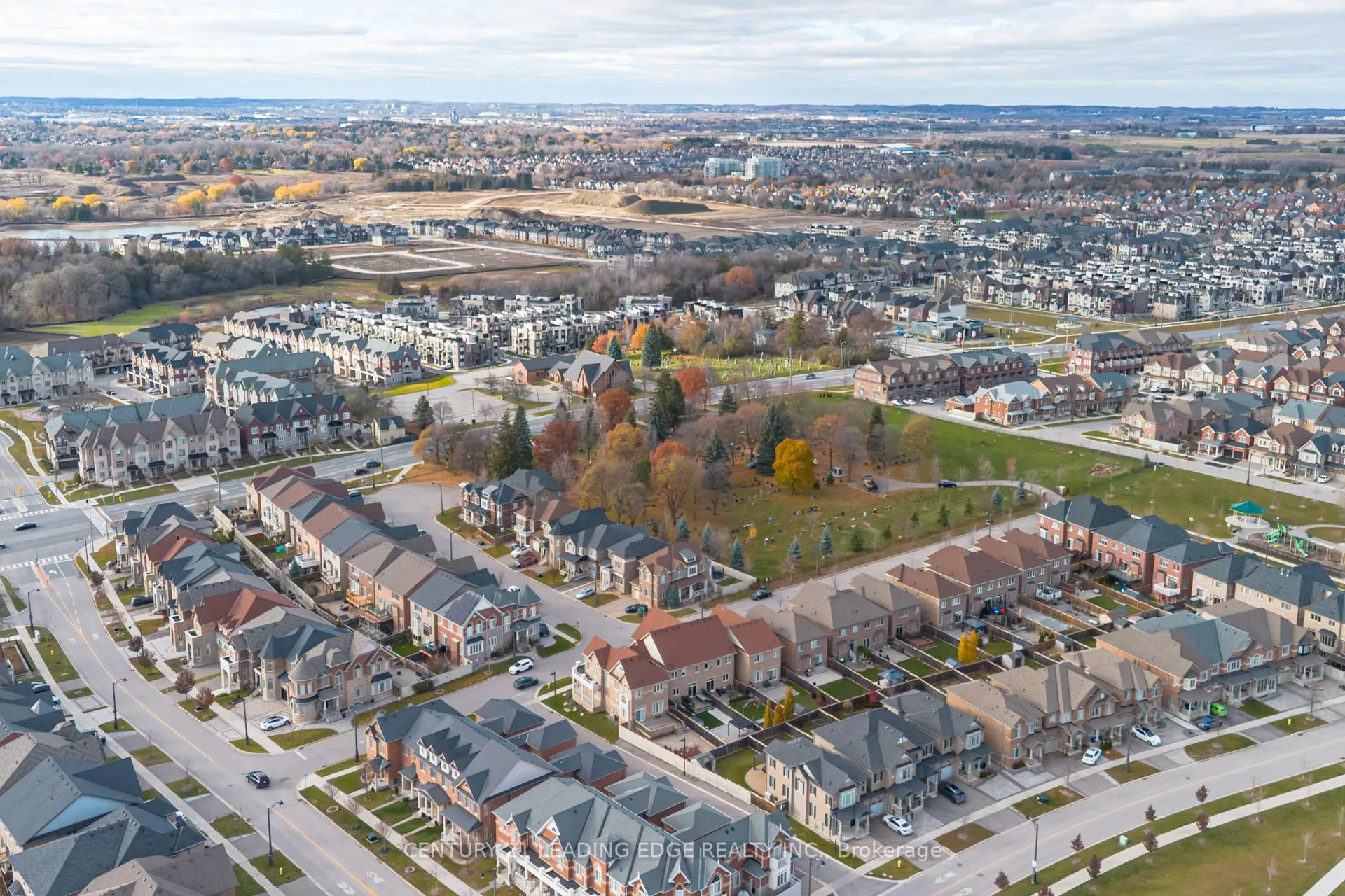 Photo 4 of 9 Aksel Rinck Drive, Markham, Berczy — HOMEH