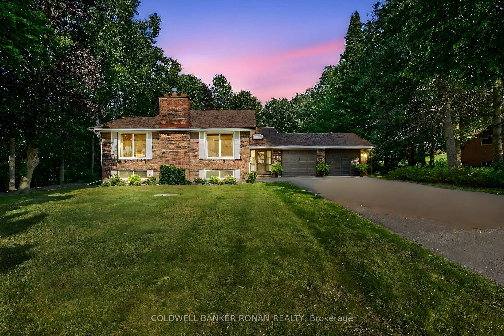 Photo 1 of 116 Armstrong Crescent, King, Pottageville — HOMEH