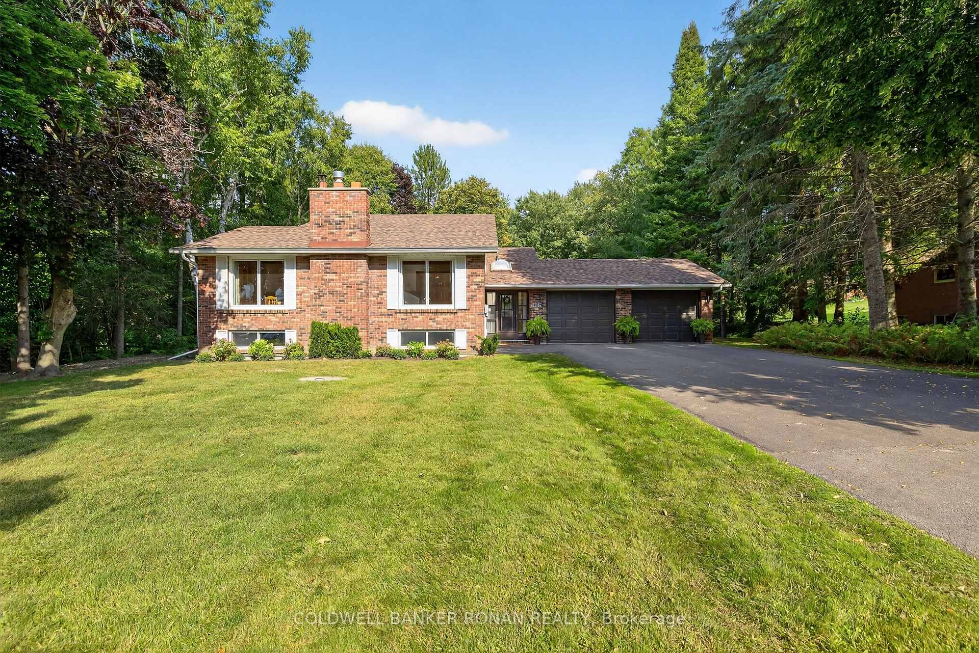 Photo 2 of 116 Armstrong Crescent, King, Pottageville — HOMEH