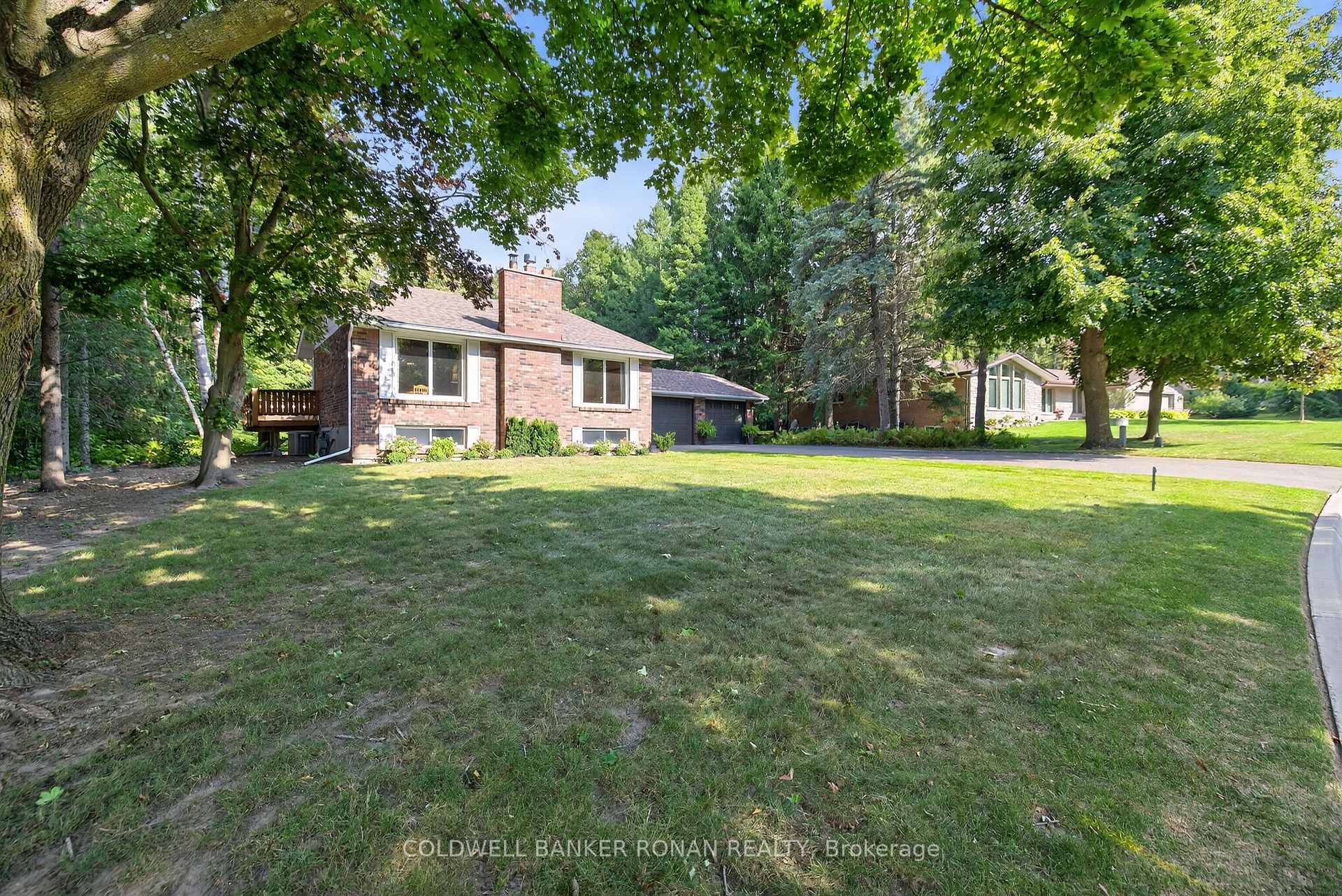 Photo 3 of 116 Armstrong Crescent, King, Pottageville — HOMEH