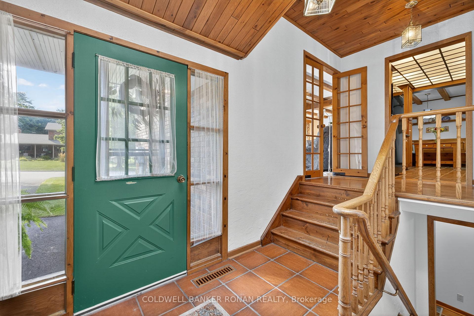 Photo 6 of 116 Armstrong Crescent, King, Pottageville — HOMEH