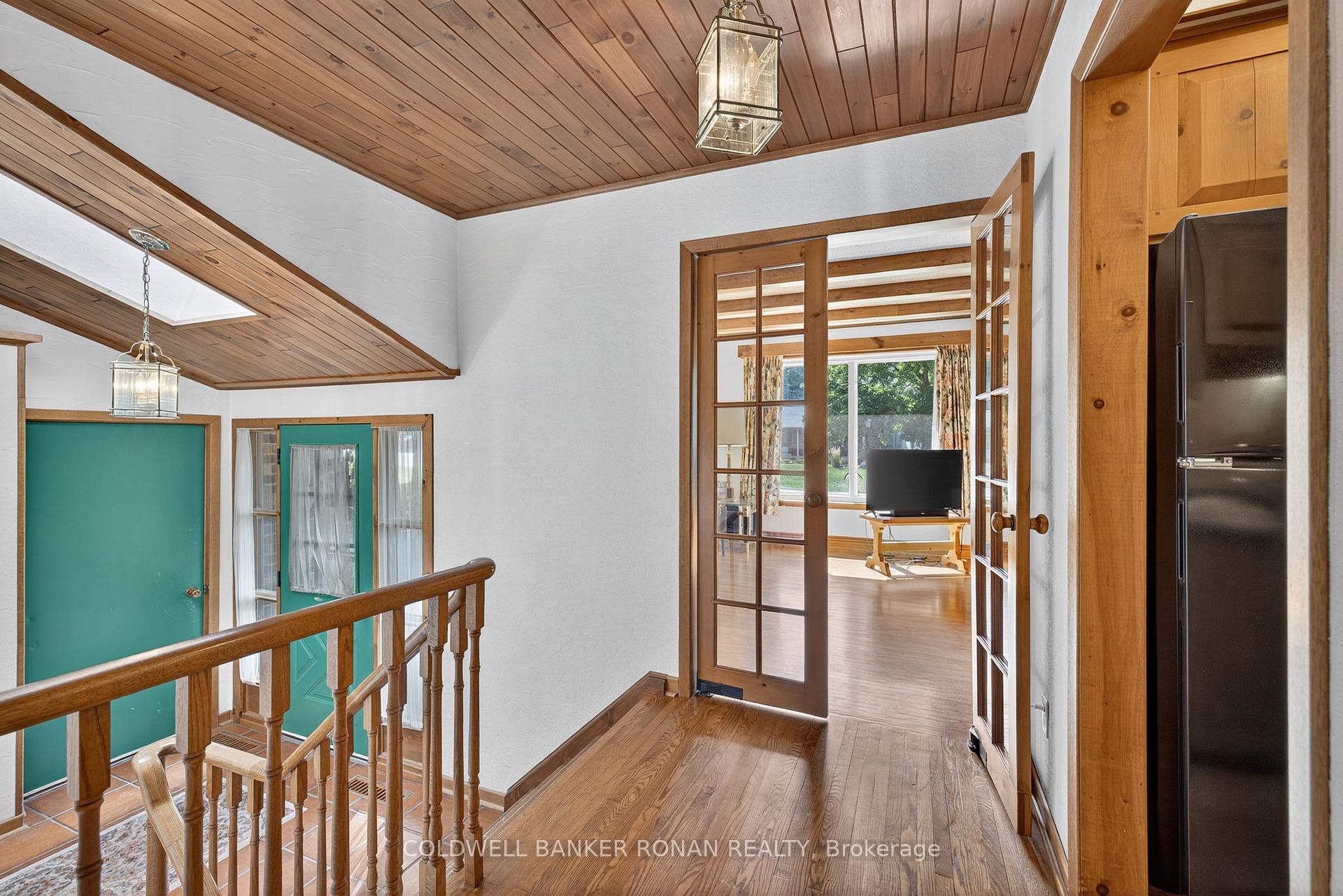 Photo 8 of 116 Armstrong Crescent, King, Pottageville — HOMEH