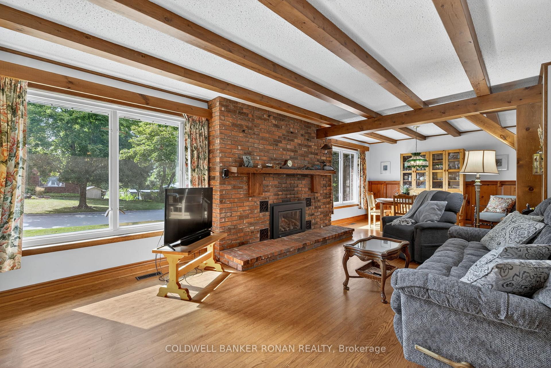 Photo 9 of 116 Armstrong Crescent, King, Pottageville — HOMEH