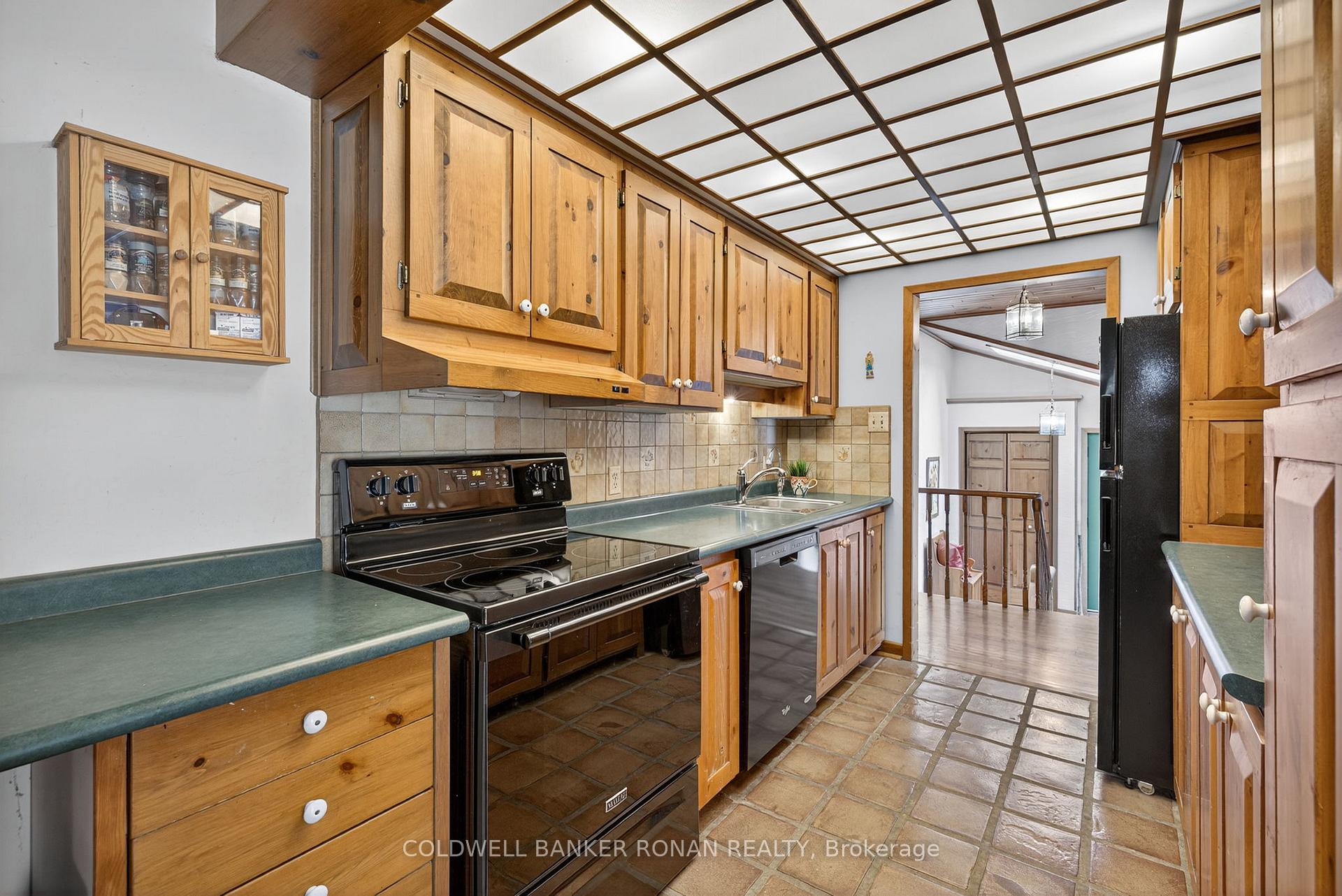 Photo 15 of 116 Armstrong Crescent, King, Pottageville — HOMEH
