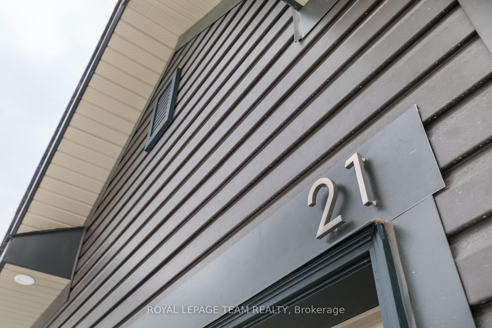 Photo 2 of 21 Rookie Crescent, Ottawa, Kanata - Emerald Meadows/Trailwest — HOMEH