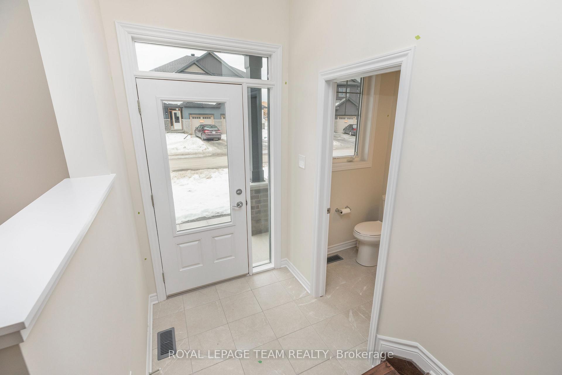 Photo 4 of 21 Rookie Crescent, Ottawa, Kanata - Emerald Meadows/Trailwest — HOMEH
