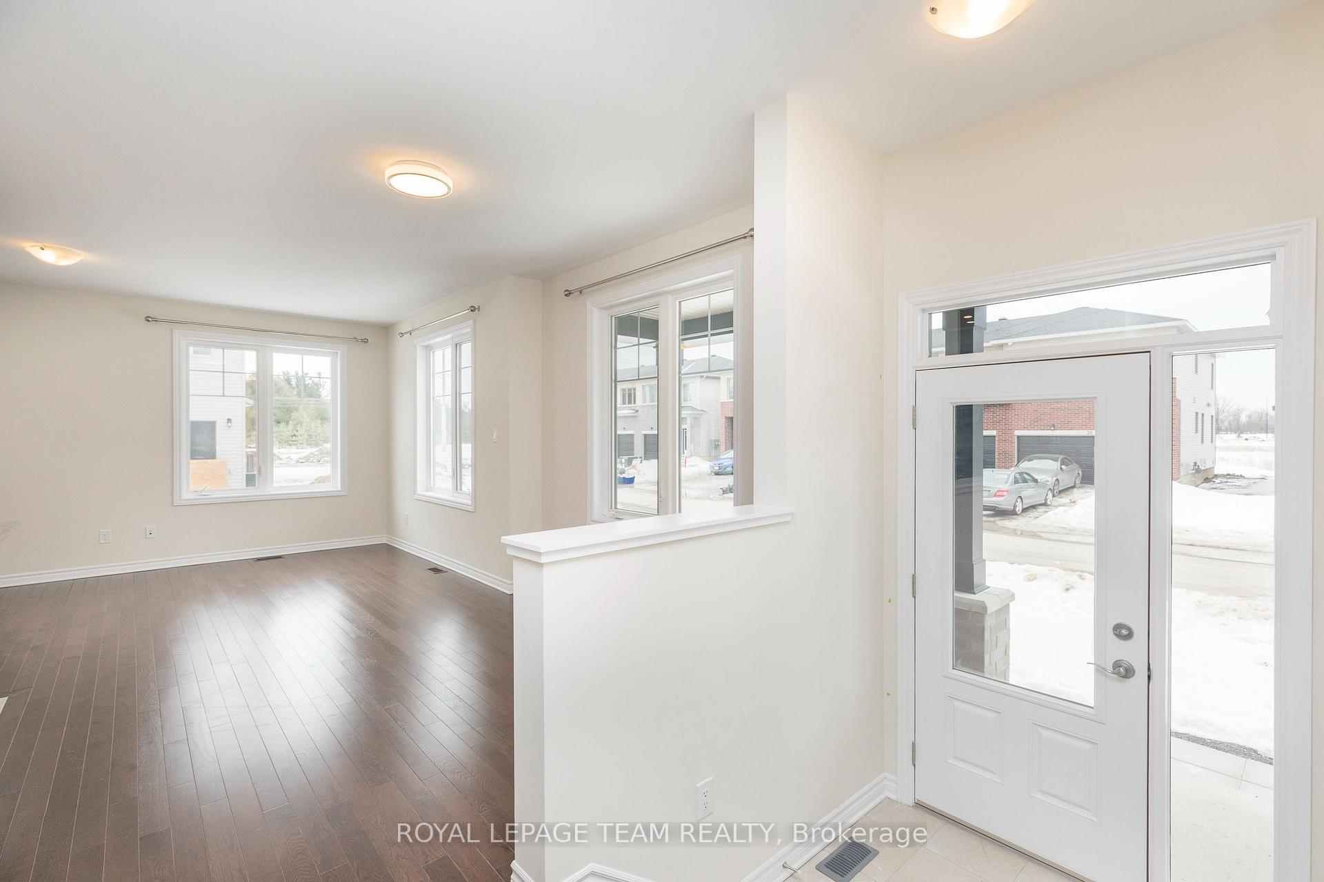 Photo 6 of 21 Rookie Crescent, Ottawa, Kanata - Emerald Meadows/Trailwest — HOMEH