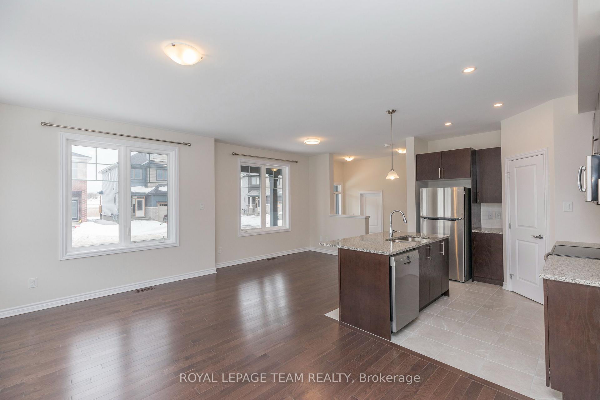 Photo 10 of 21 Rookie Crescent, Ottawa, Kanata - Emerald Meadows/Trailwest — HOMEH
