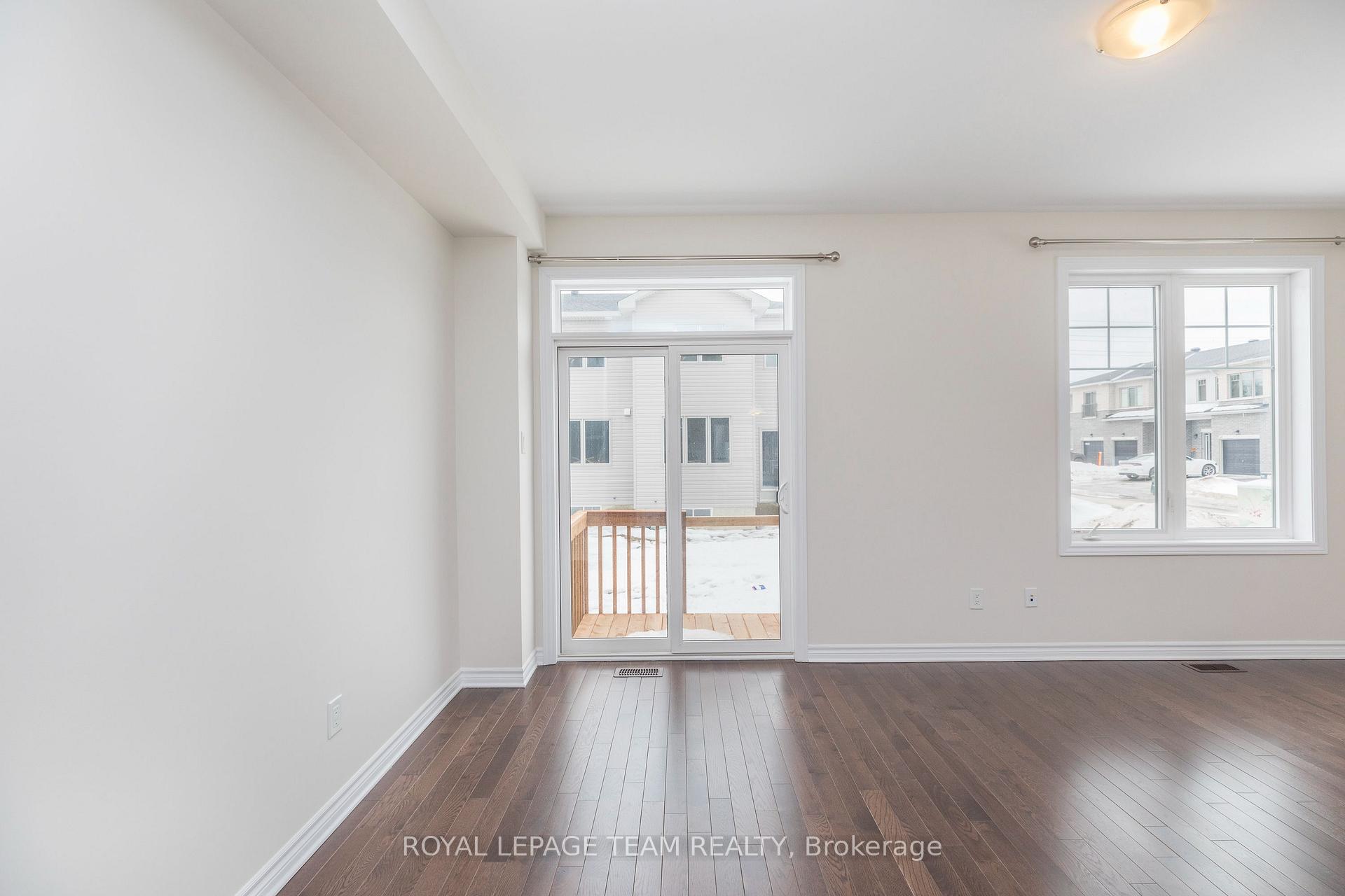 Photo 18 of 21 Rookie Crescent, Ottawa, Kanata - Emerald Meadows/Trailwest — HOMEH