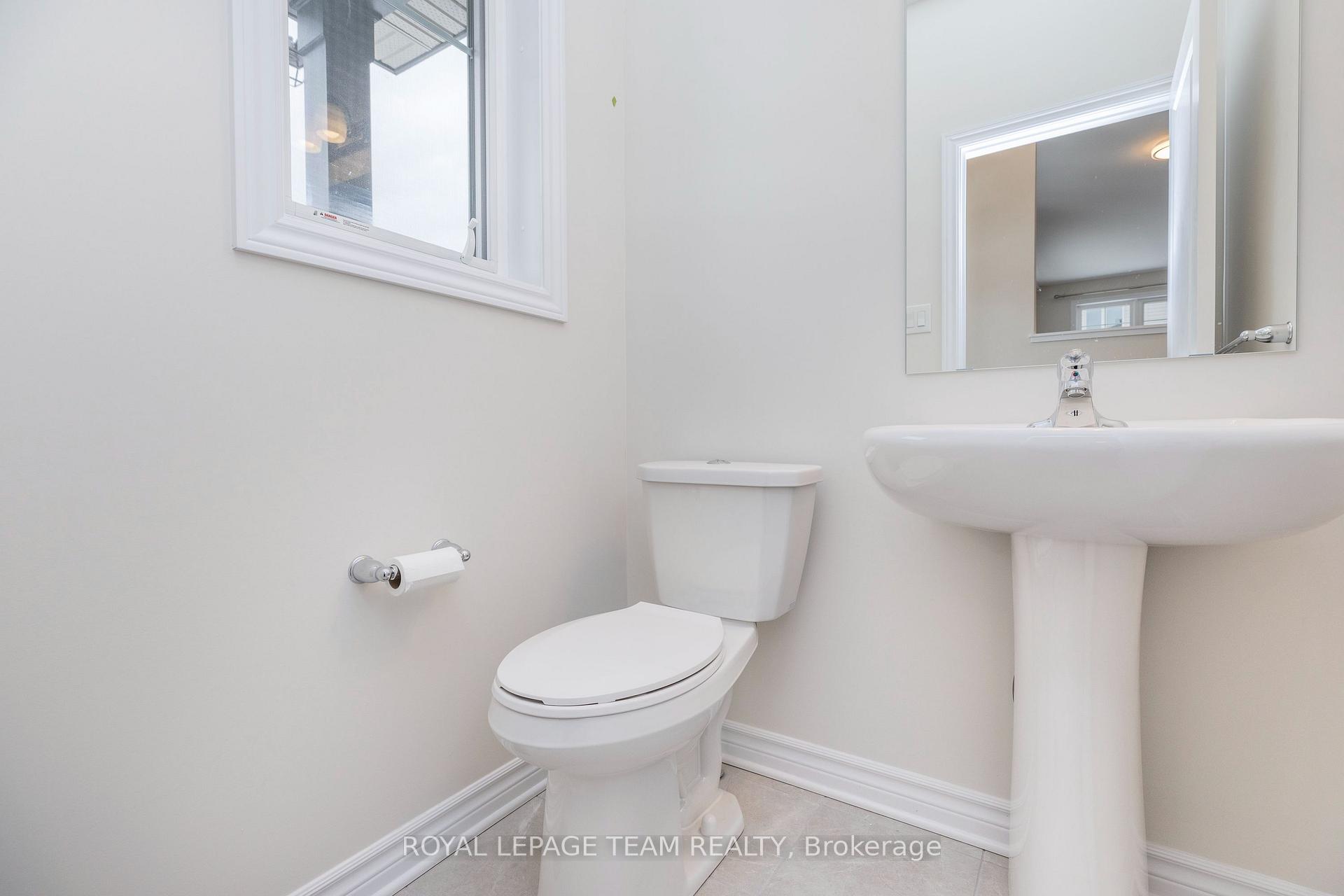 Photo 19 of 21 Rookie Crescent, Ottawa, Kanata - Emerald Meadows/Trailwest — HOMEH
