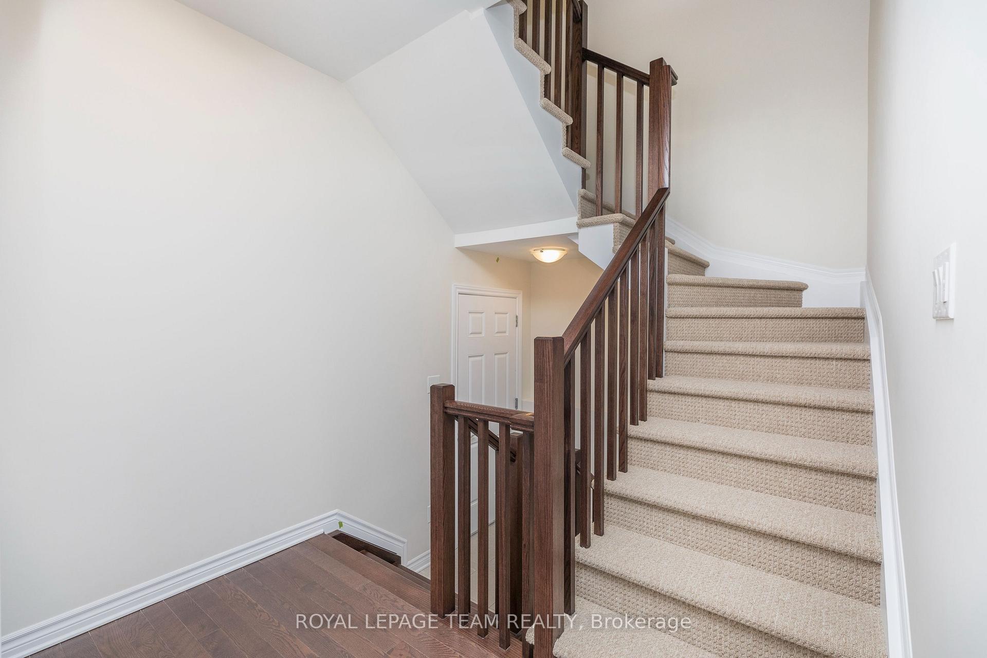 Photo 20 of 21 Rookie Crescent, Ottawa, Kanata - Emerald Meadows/Trailwest — HOMEH