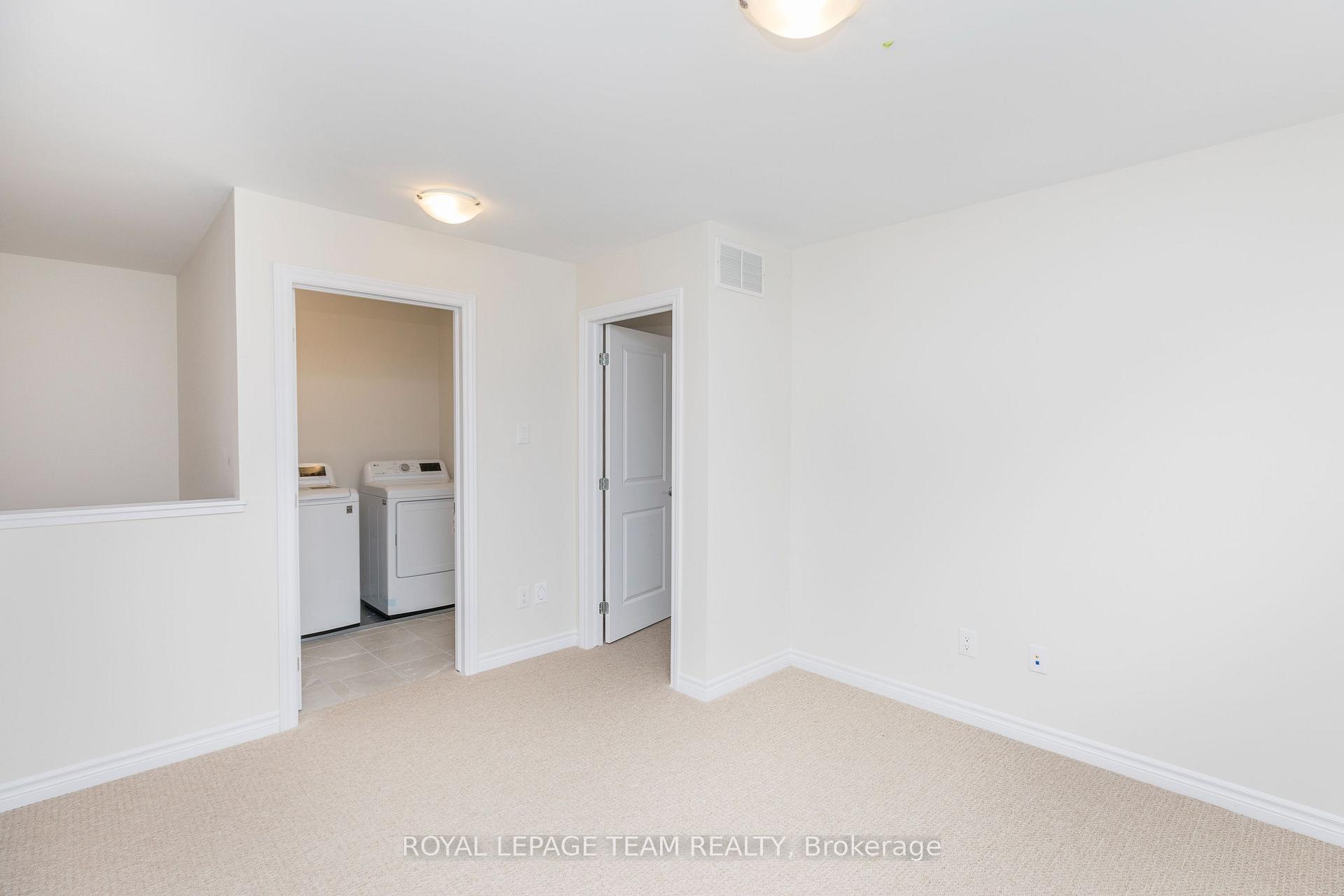 Photo 24 of 21 Rookie Crescent, Ottawa, Kanata - Emerald Meadows/Trailwest — HOMEH
