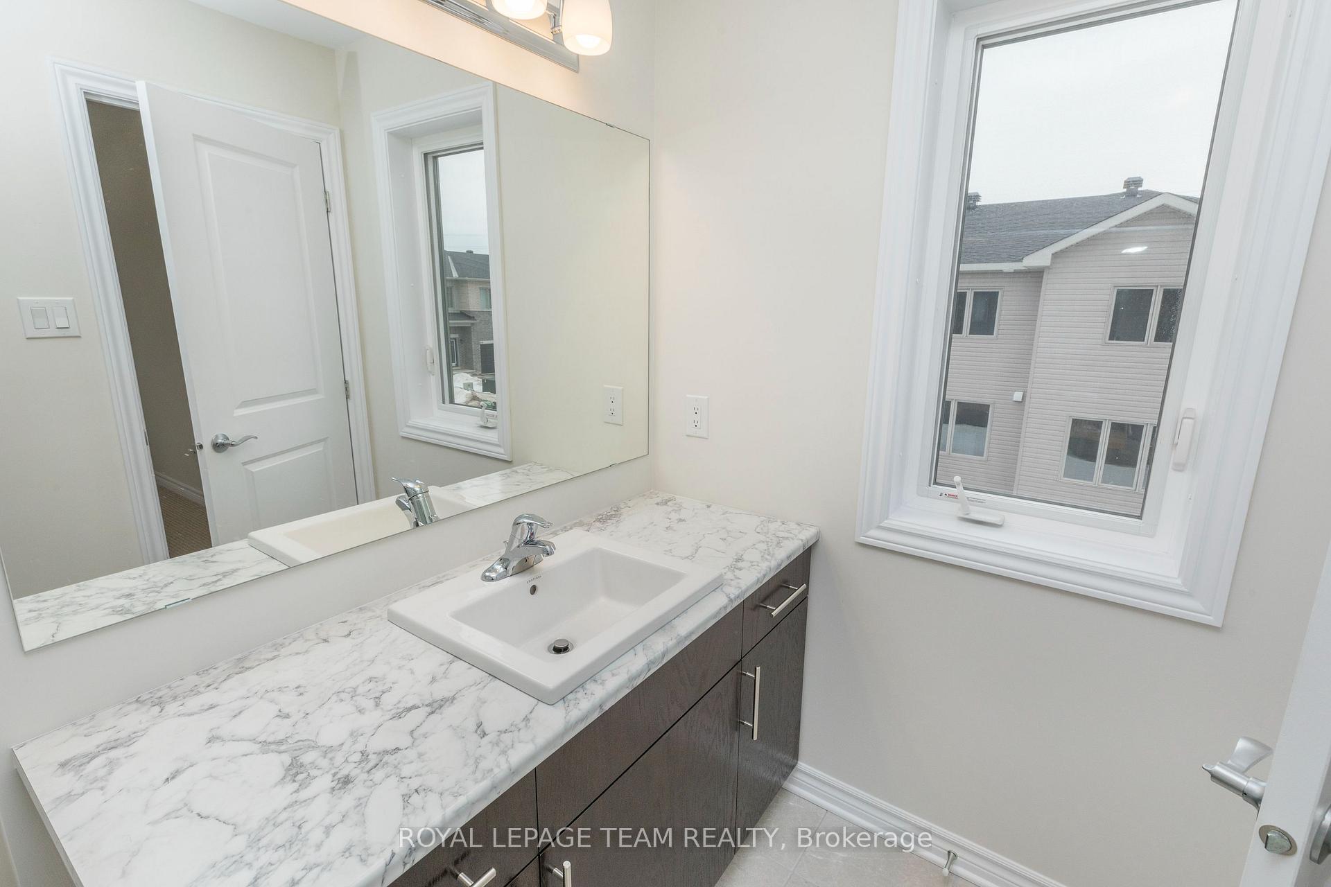 Photo 30 of 21 Rookie Crescent, Ottawa, Kanata - Emerald Meadows/Trailwest — HOMEH