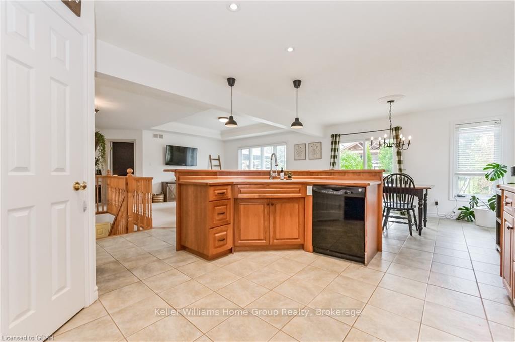Photo 15 of 115 Andrews Dr W, Mapleton, Rural Mapleton — HOMEH