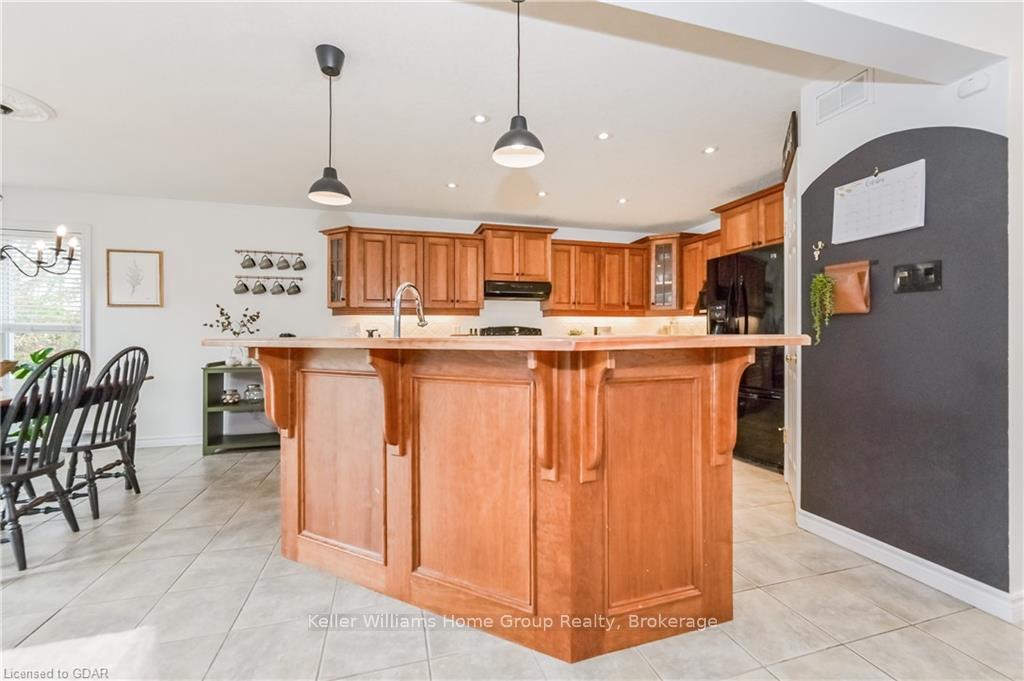 Photo 18 of 115 Andrews Dr W, Mapleton, Rural Mapleton — HOMEH