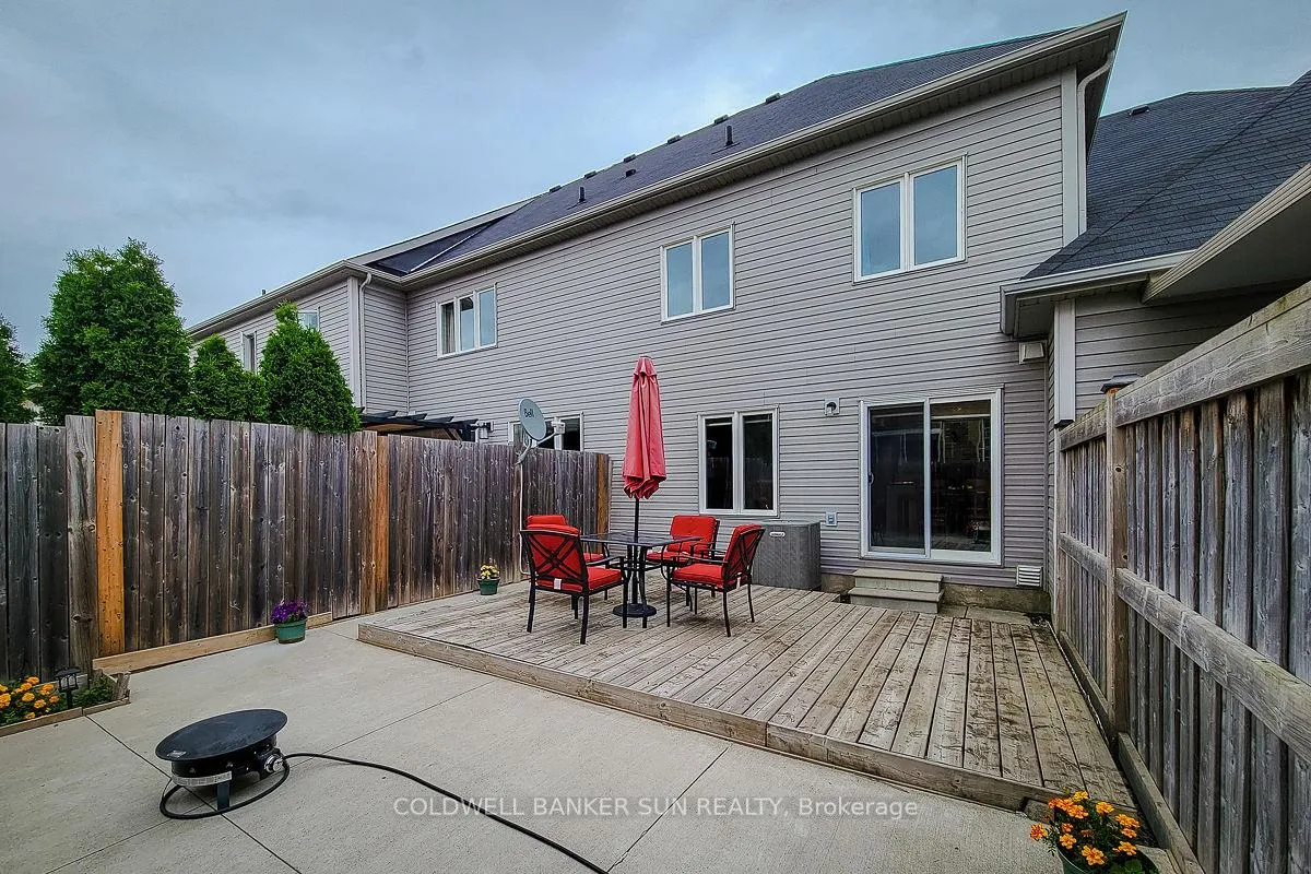 Photo 3 of 62 Lynch Crescent, Hamilton, Binbrook — HOMEH