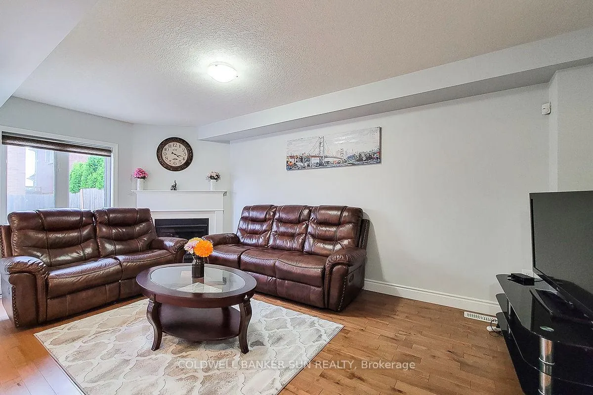 Photo 10 of 62 Lynch Crescent, Hamilton, Binbrook — HOMEH