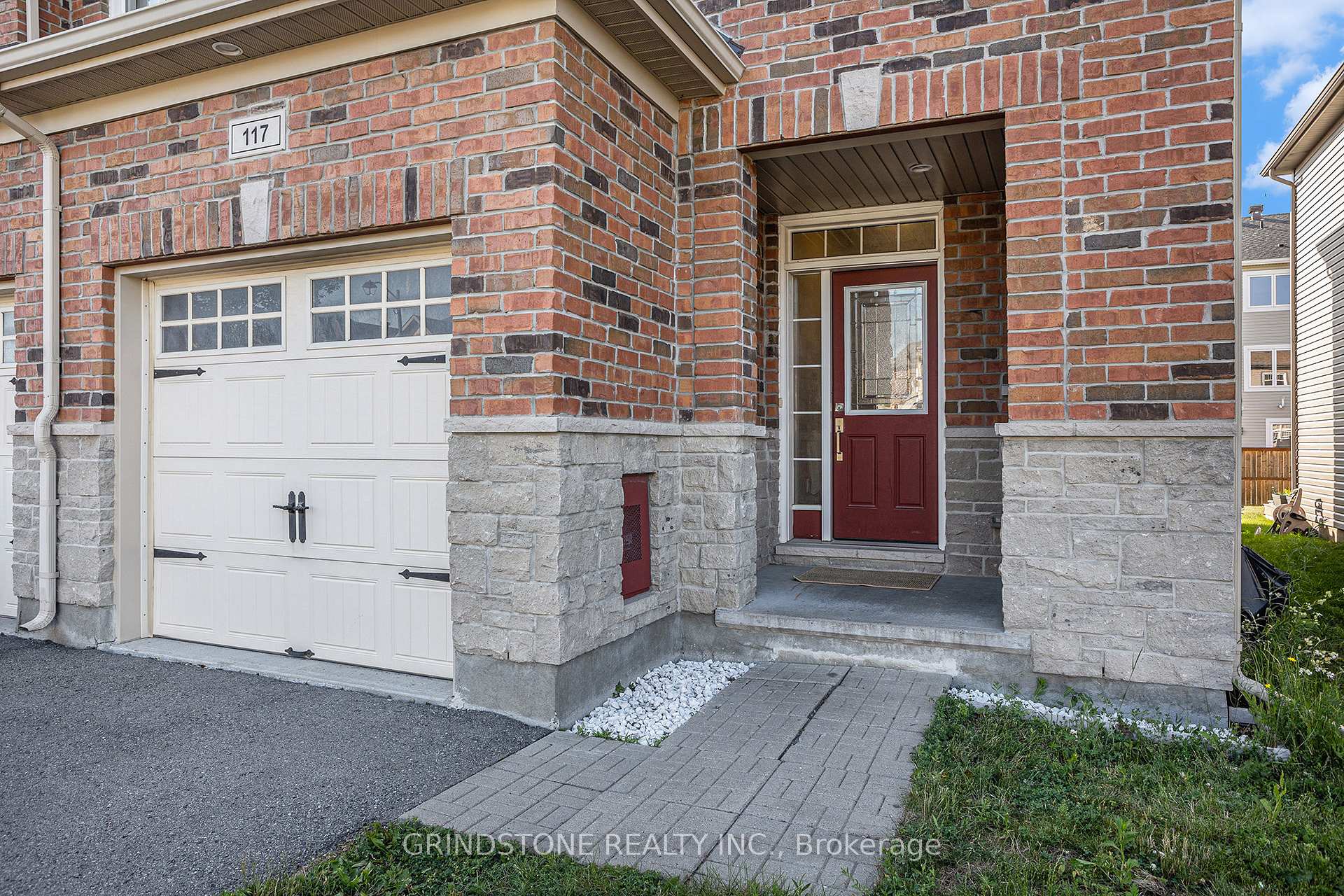 Photo 2 of 117 Westphalian Avenue, Ottawa, Kanata - Emerald Meadows/Trailwest — HOMEH