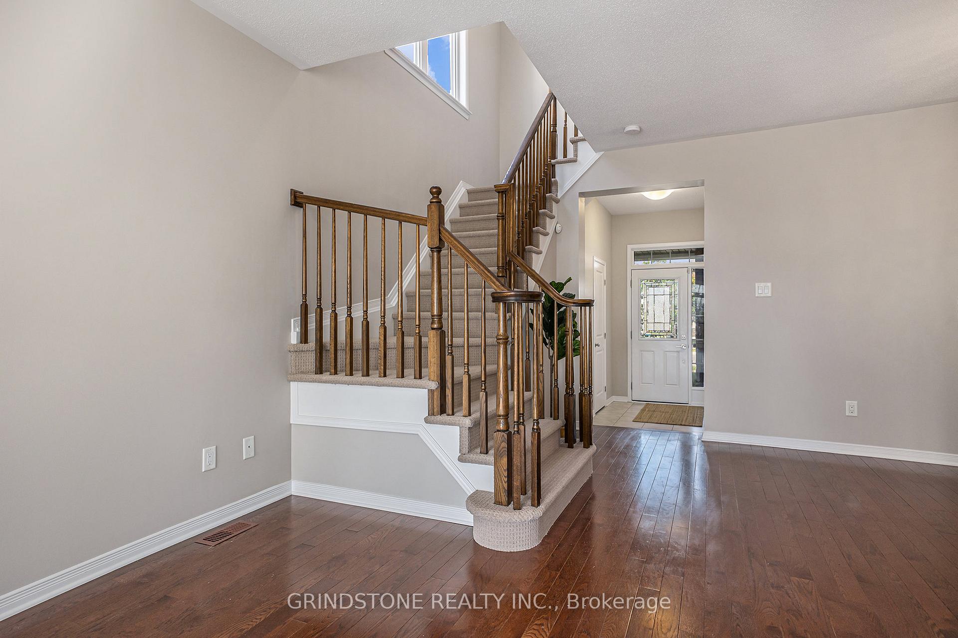 Photo 3 of 117 Westphalian Avenue, Ottawa, Kanata - Emerald Meadows/Trailwest — HOMEH