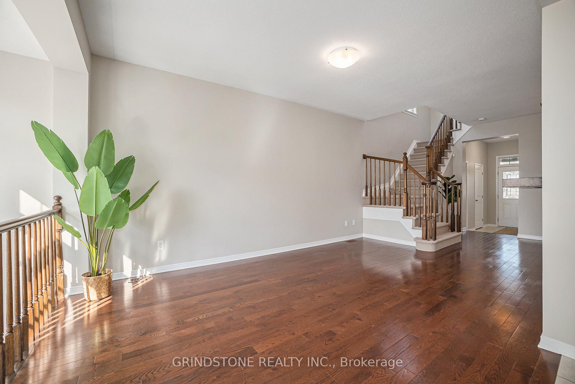Photo 5 of 117 Westphalian Avenue, Ottawa, Kanata - Emerald Meadows/Trailwest — HOMEH