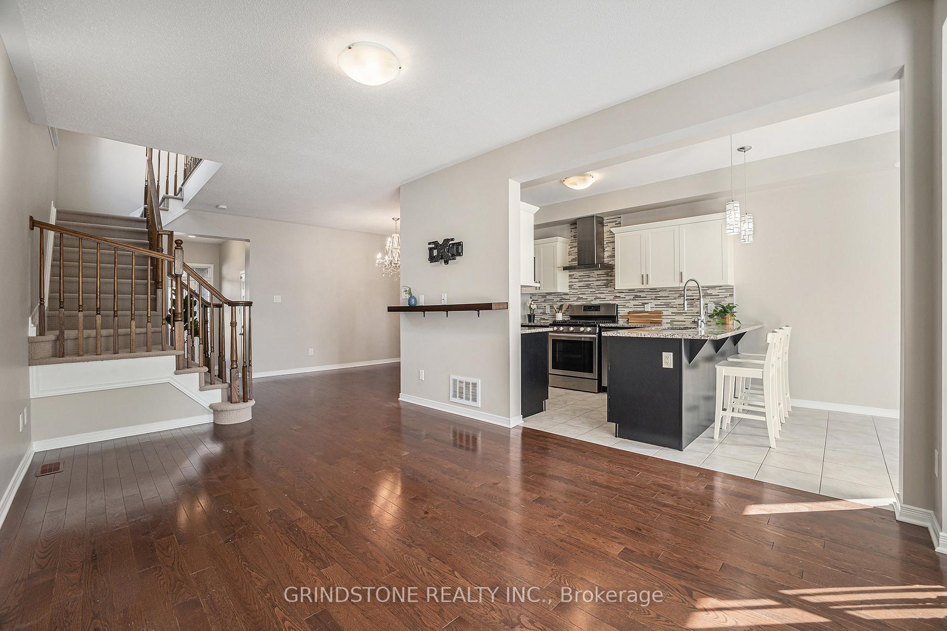 Photo 6 of 117 Westphalian Avenue, Ottawa, Kanata - Emerald Meadows/Trailwest — HOMEH