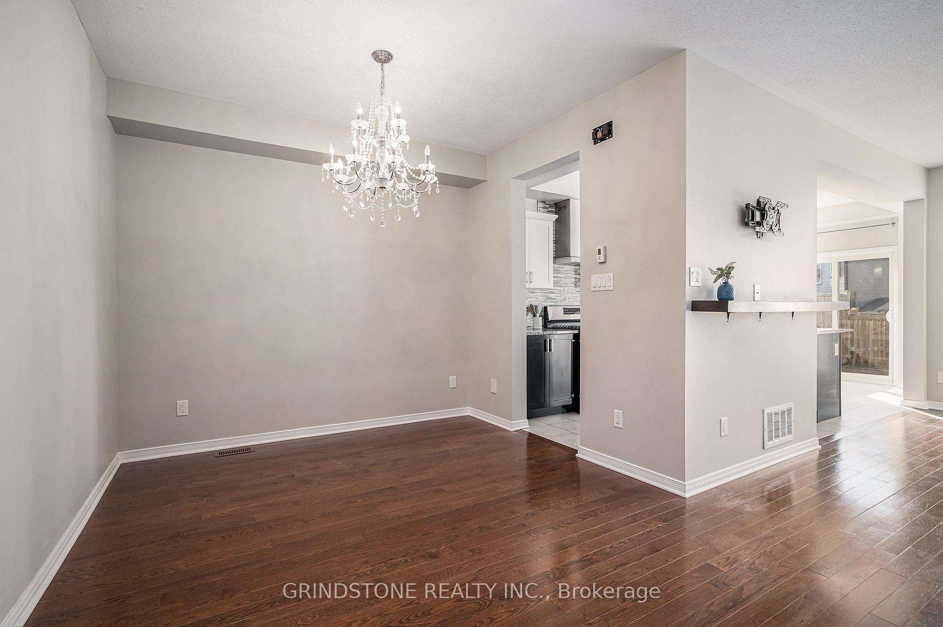 Photo 9 of 117 Westphalian Avenue, Ottawa, Kanata - Emerald Meadows/Trailwest — HOMEH