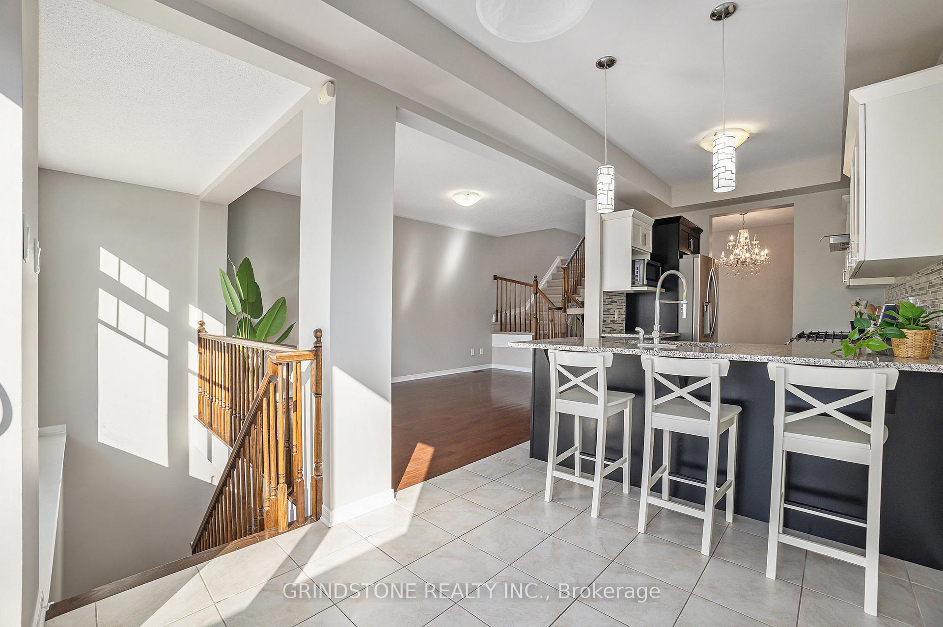Photo 10 of 117 Westphalian Avenue, Ottawa, Kanata - Emerald Meadows/Trailwest — HOMEH