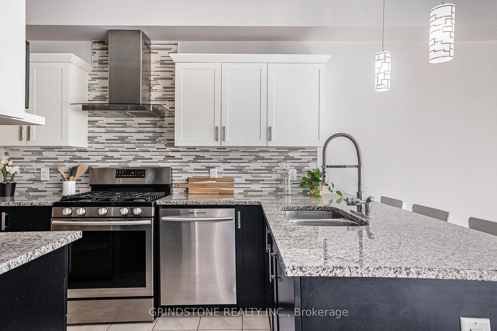 Photo 13 of 117 Westphalian Avenue, Ottawa, Kanata - Emerald Meadows/Trailwest — HOMEH
