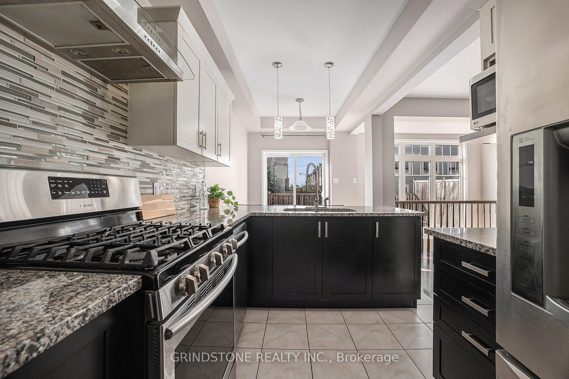Photo 14 of 117 Westphalian Avenue, Ottawa, Kanata - Emerald Meadows/Trailwest — HOMEH