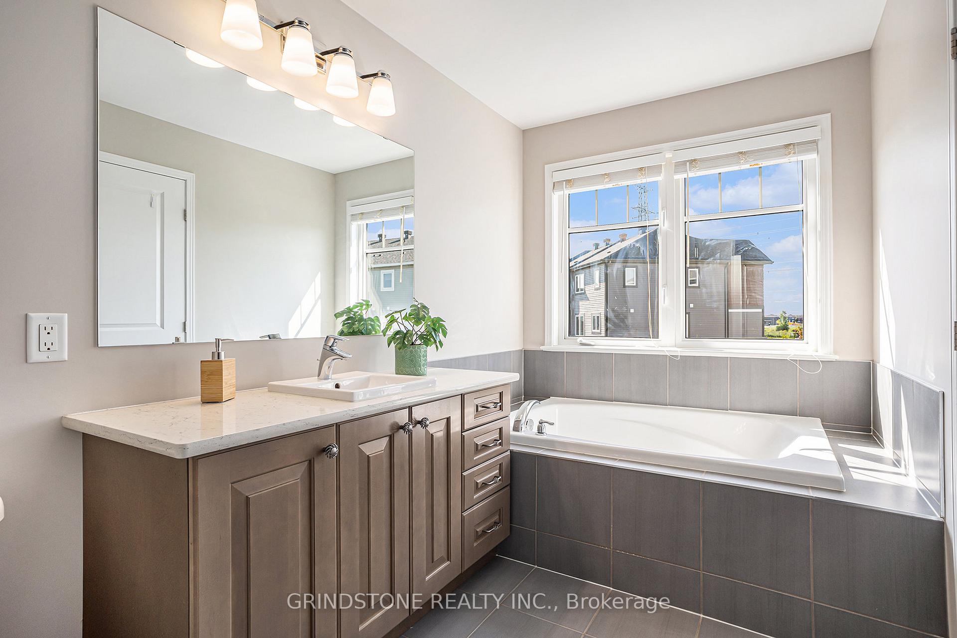 Photo 22 of 117 Westphalian Avenue, Ottawa, Kanata - Emerald Meadows/Trailwest — HOMEH